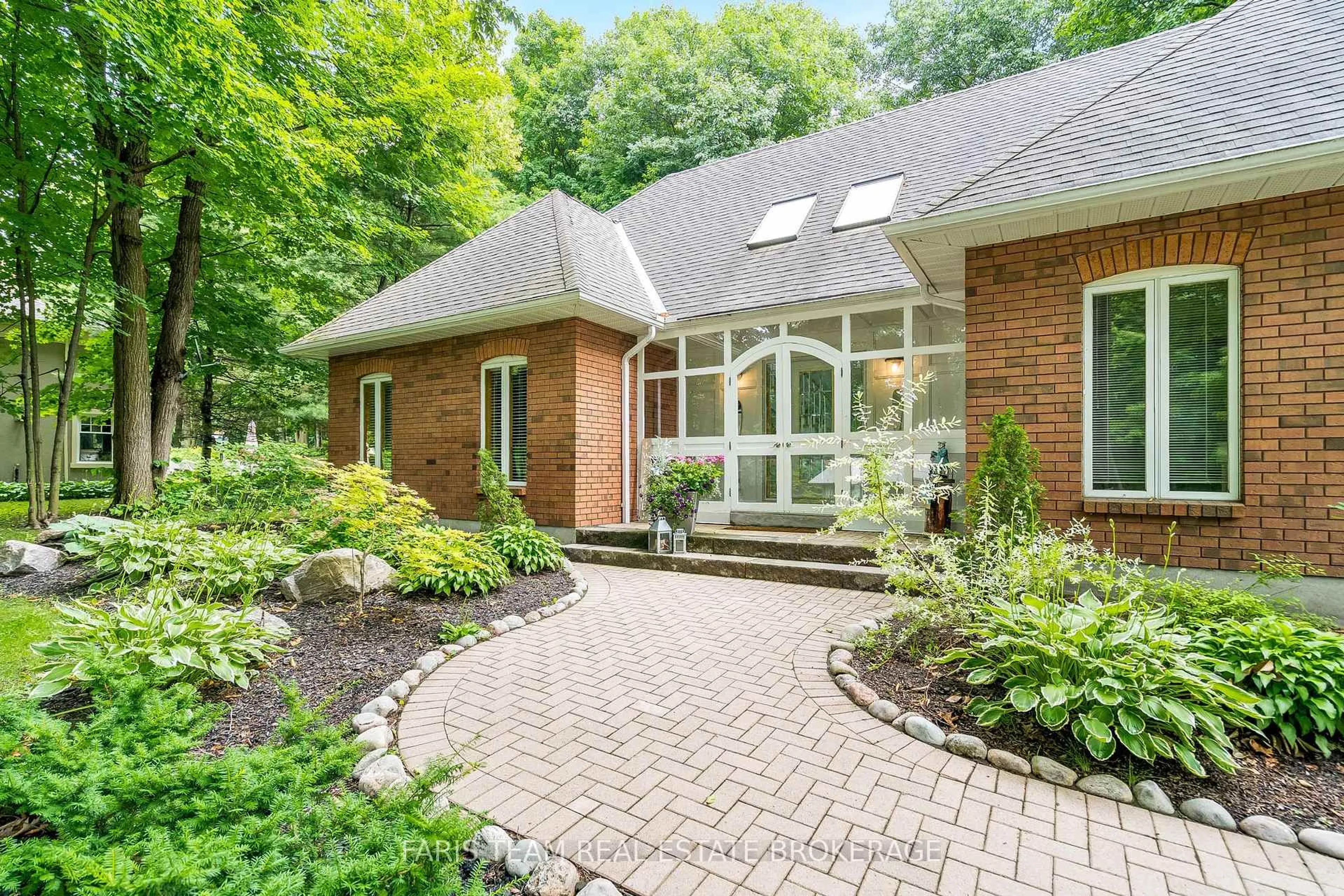 Home with brick exterior material, street for 903 Victoria St, Midland Ontario L4R 1B7