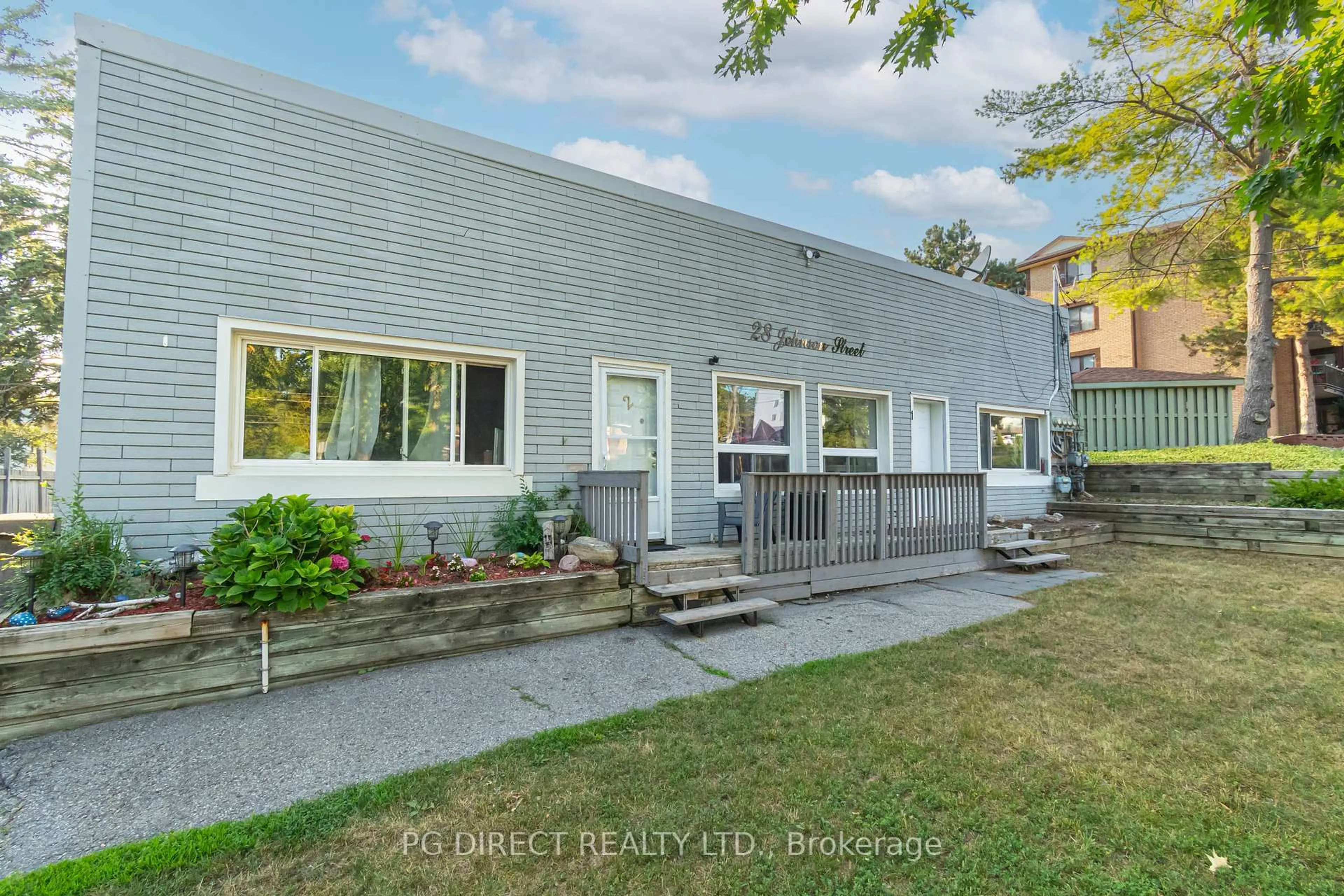 Patio, street for 28 Johnson St, Barrie Ontario L4M 6C4