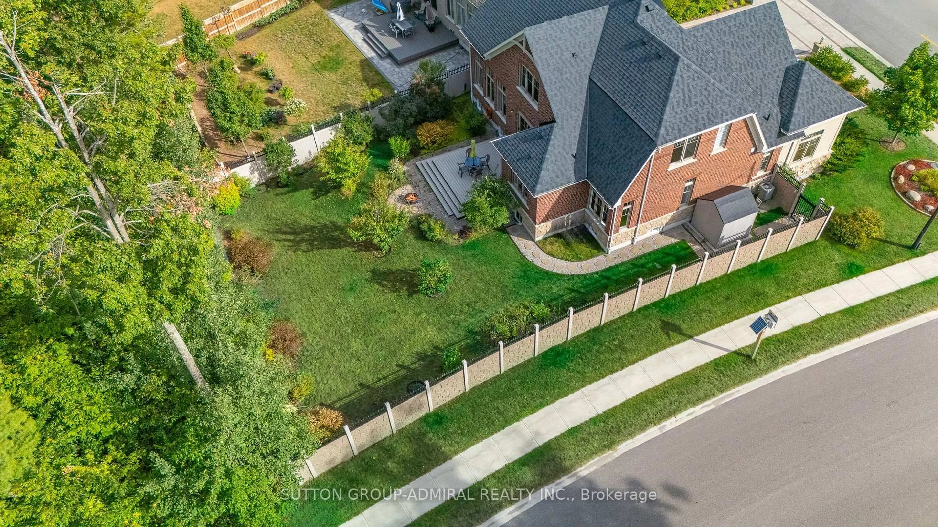 A pic from outside/outdoor area/front of a property/back of a property/a pic from drone, street for 1 Redmond Cres, Springwater Ontario L9X 1Z8