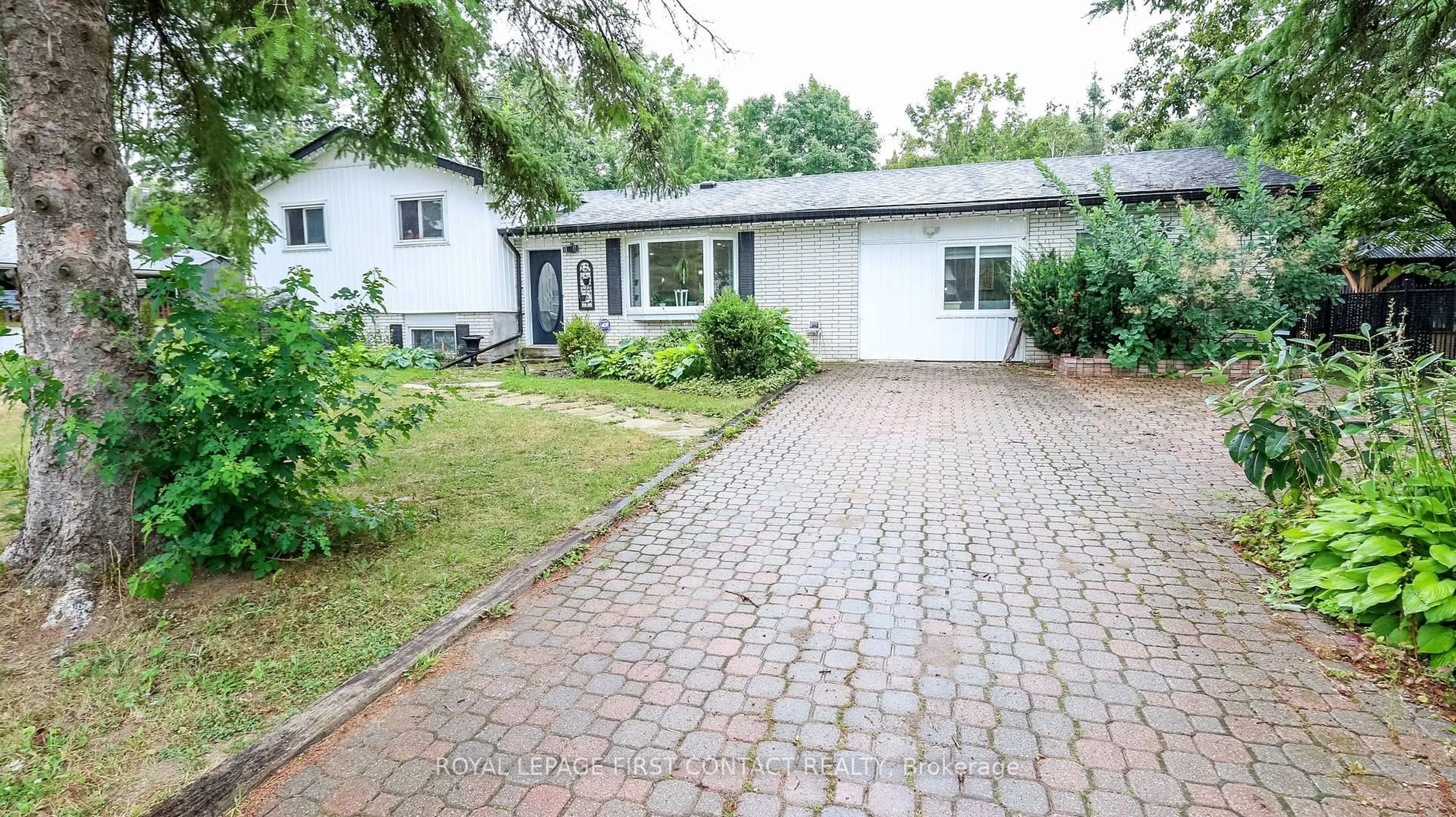 Patio, street for 14 Conder Dr, Oro-Medonte Ontario L0K 1E0