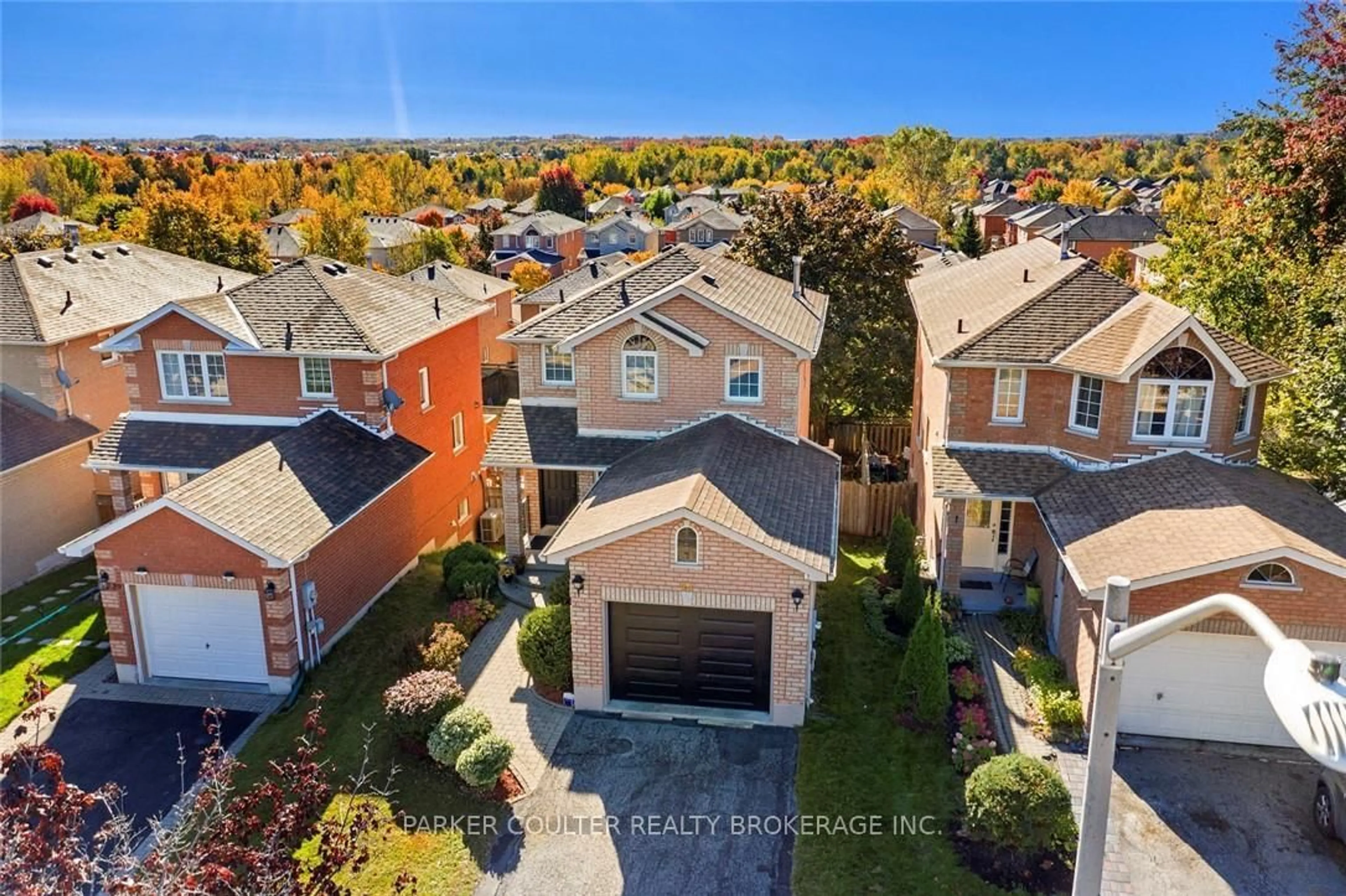 A pic from outside/outdoor area/front of a property/back of a property/a pic from drone, street for 41 Widgeon St, Barrie Ontario L4N 8W5