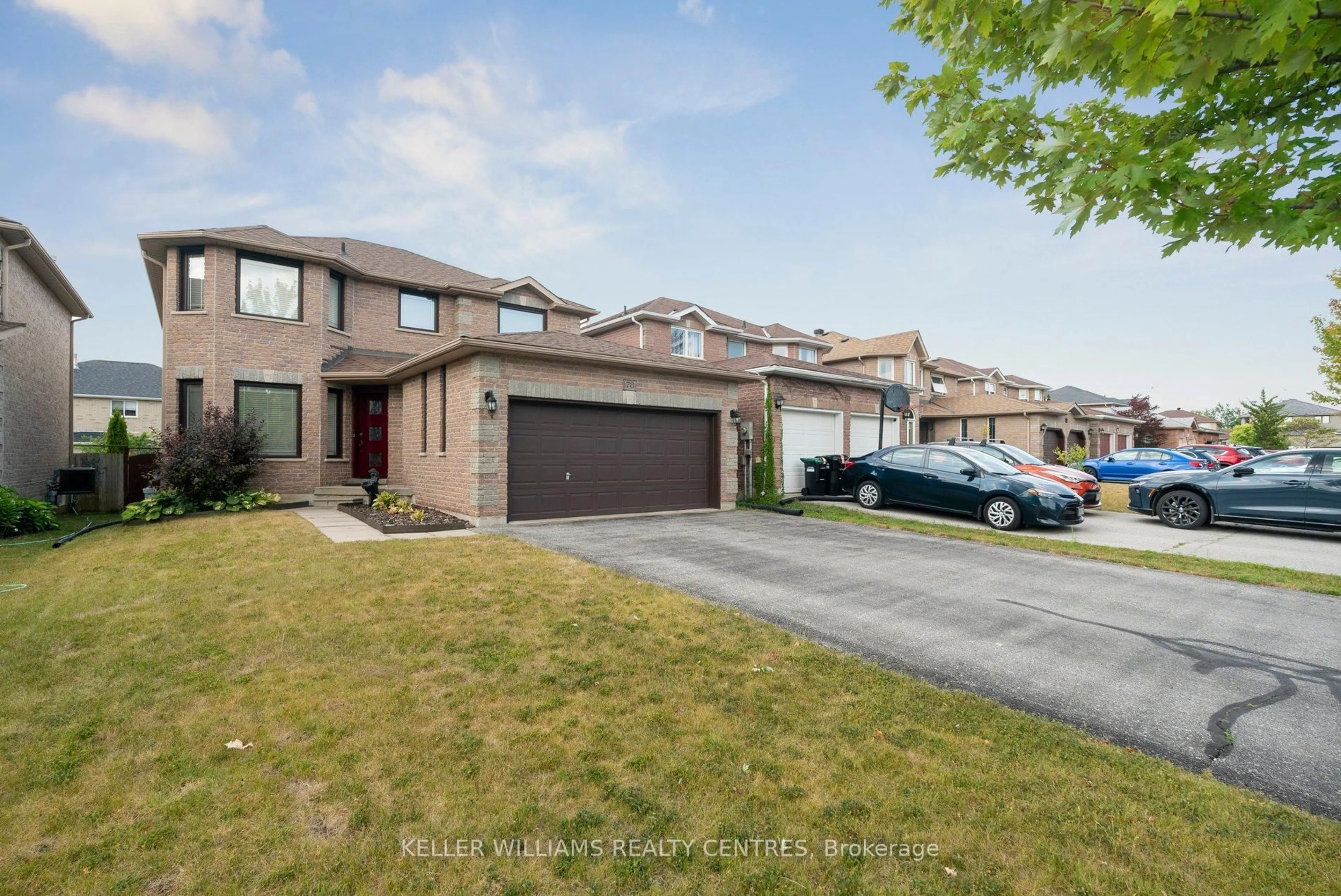 A pic from outside/outdoor area/front of a property/back of a property/a pic from drone, street for 78 Stephanie Lane, Barrie Ontario L4N 0V9