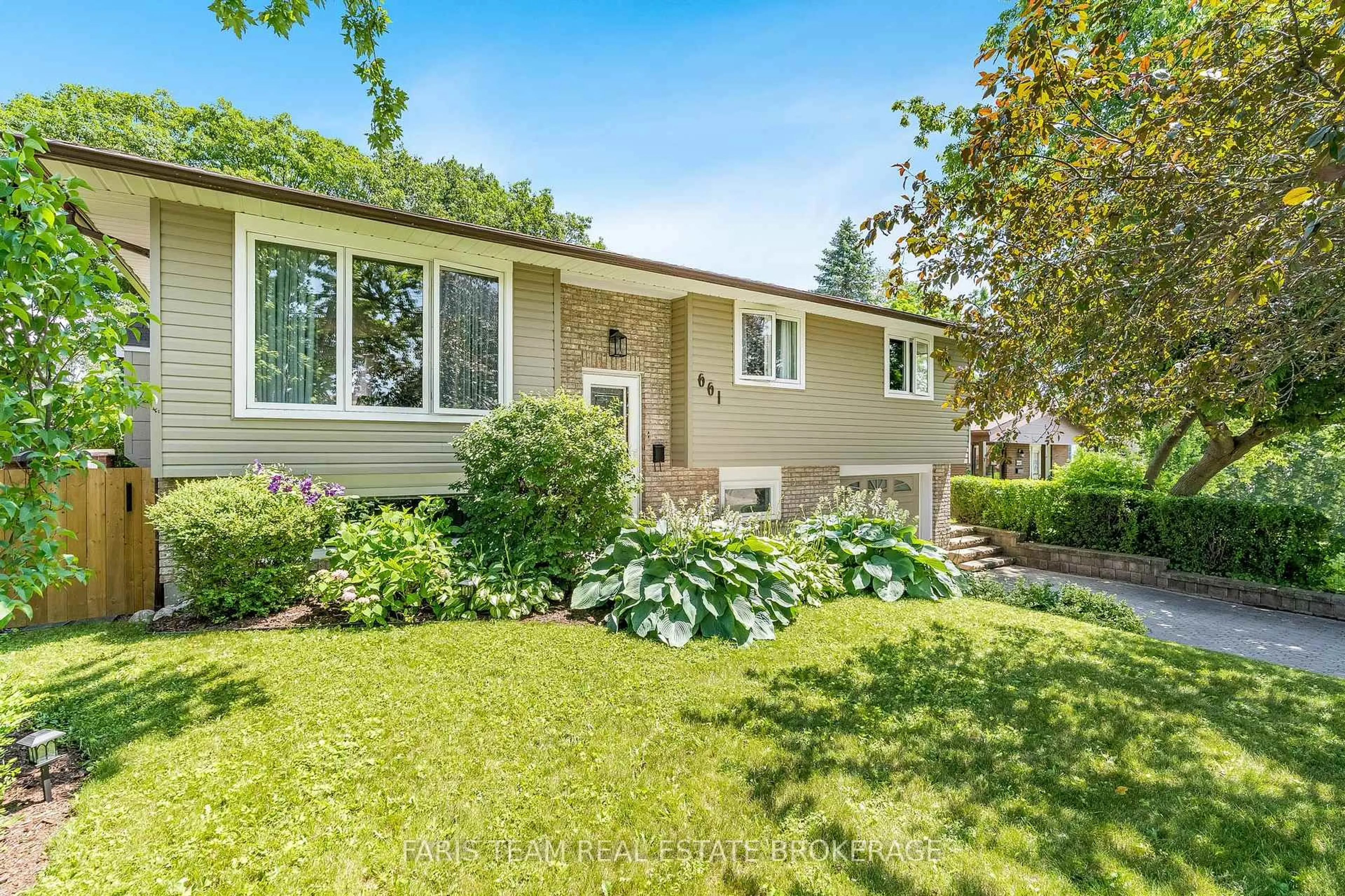 Home with vinyl exterior material, street for 661 Manly St, Midland Ontario L4R 3G7