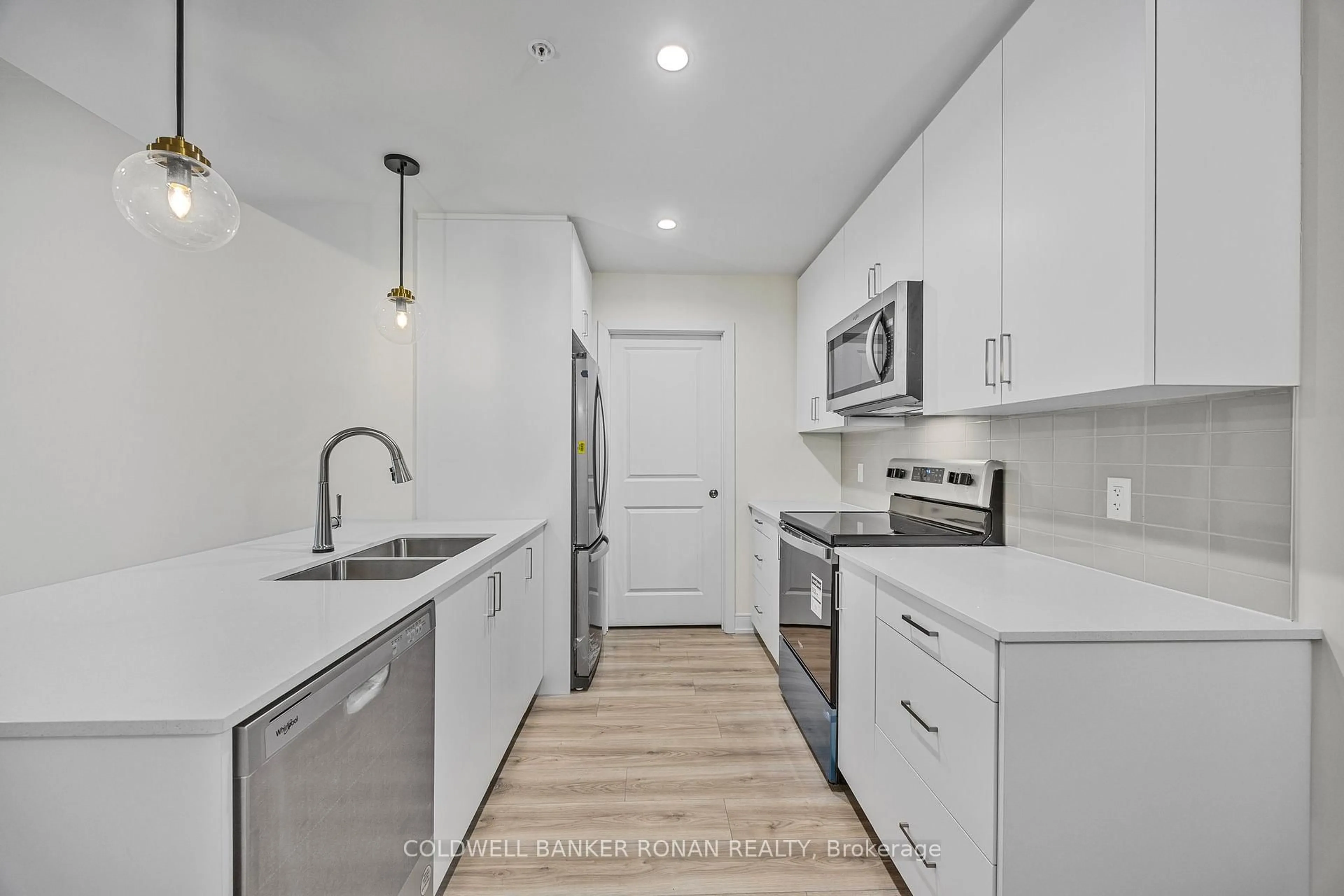 Standard kitchen, unknown for 121 Mary St #316, Clearview Ontario L0M 1G0