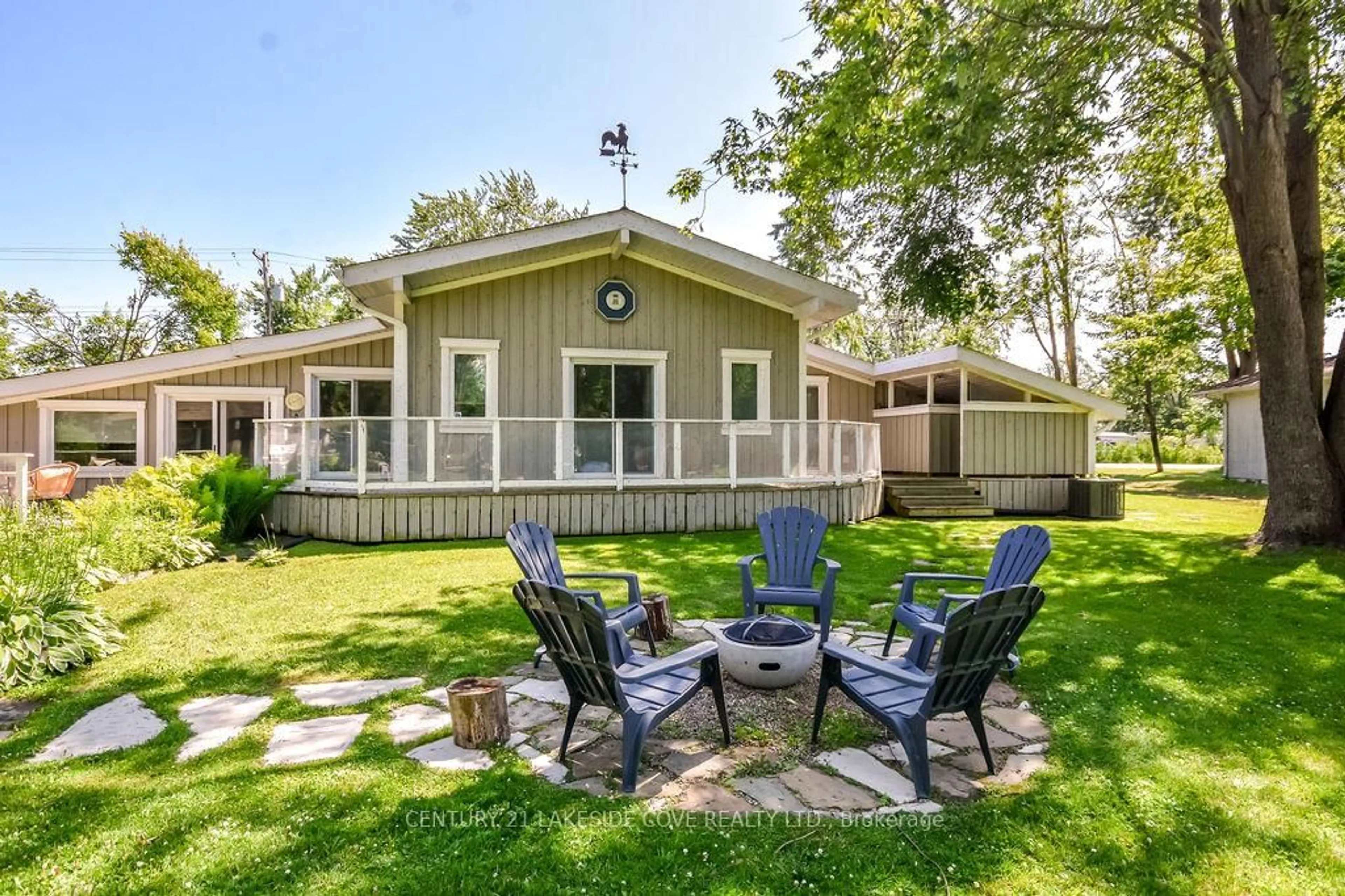Patio, water/lake/river/ocean view for 27 Poplar Cres, Ramara Ontario L0K 1B0