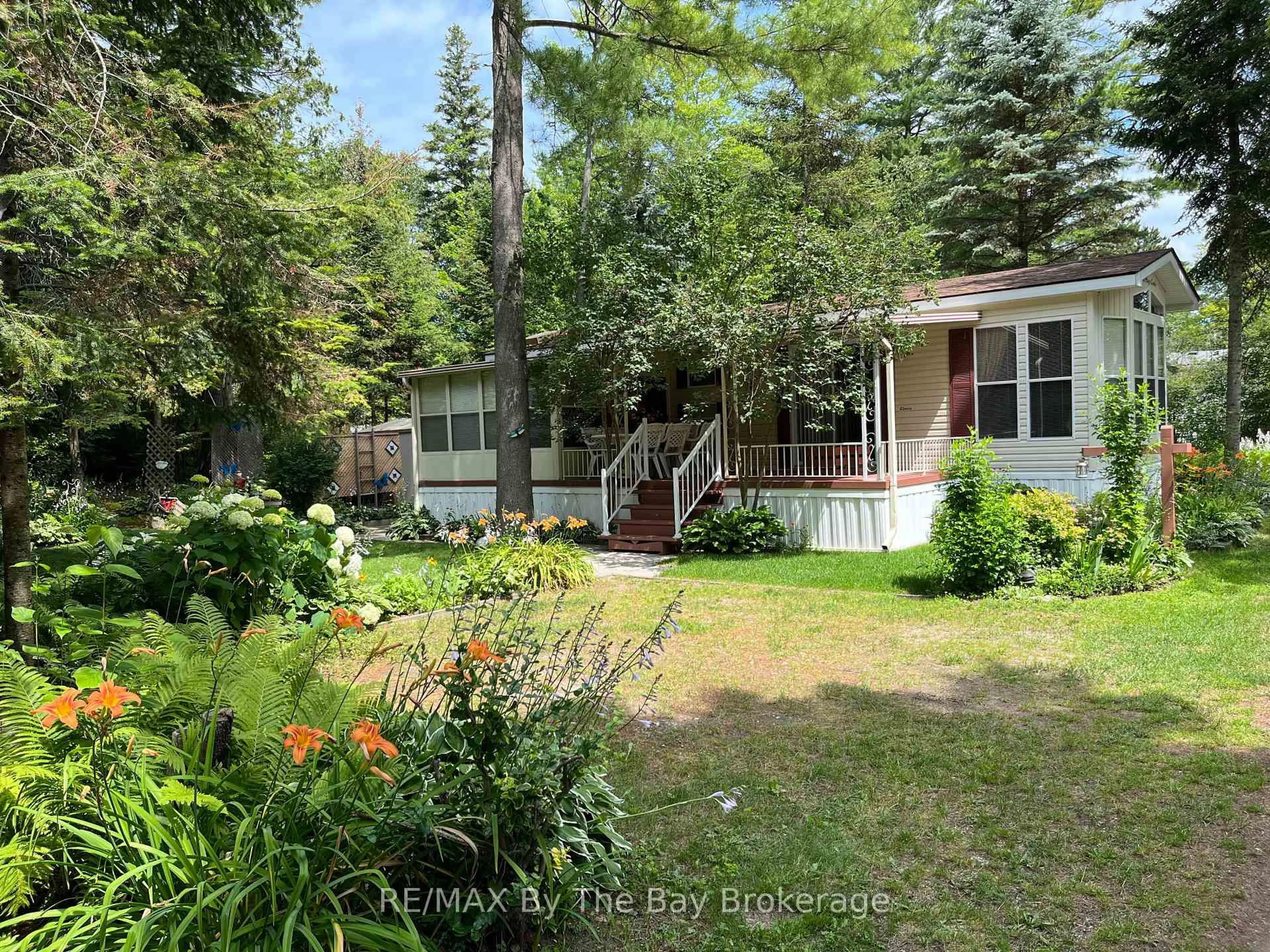 A pic from outside/outdoor area/front of a property/back of a property/a pic from drone, forest/trees view for 85 Theme Park Dr #247, Wasaga Beach Ontario L9Z 1X7