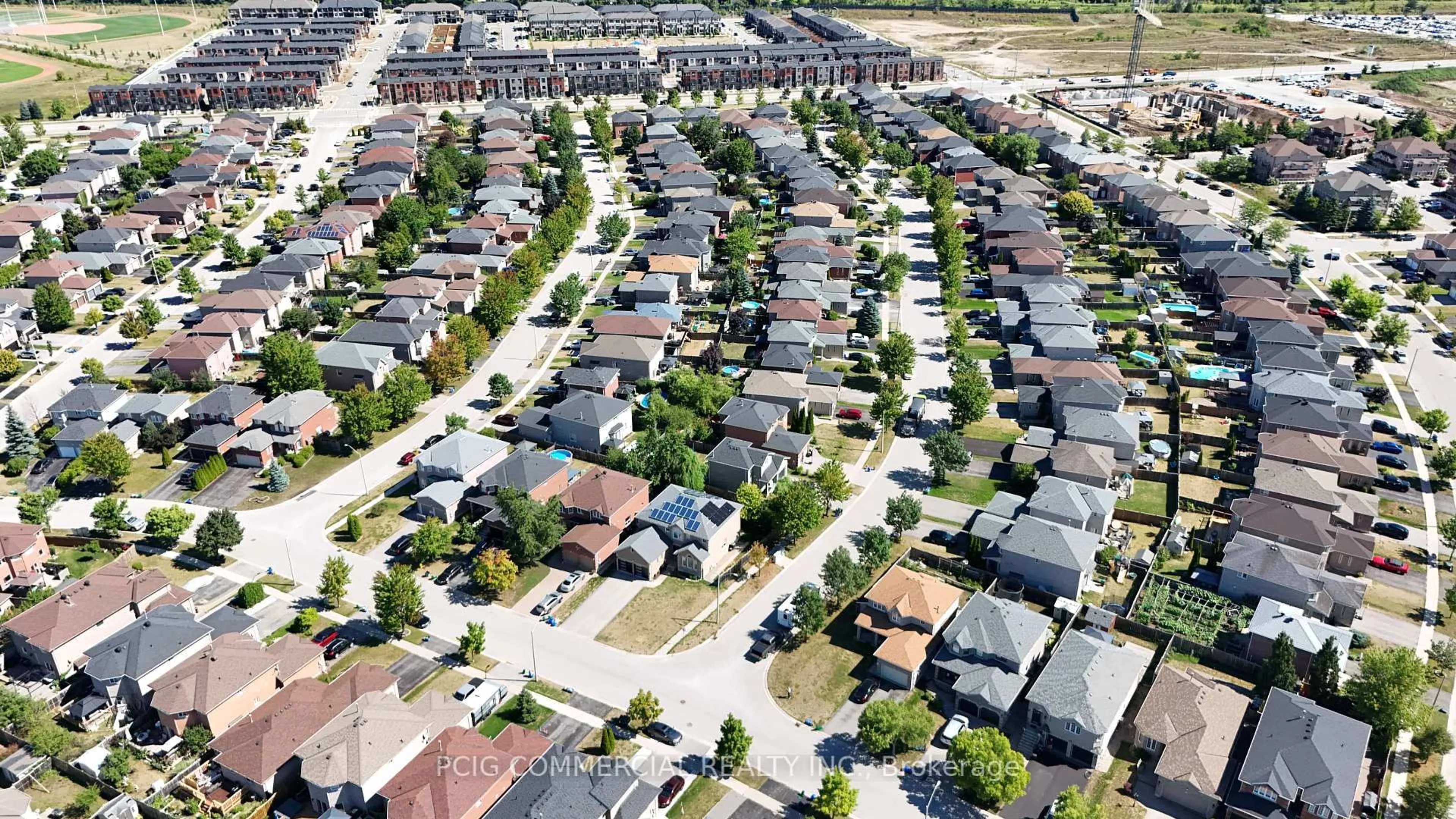 A pic from outside/outdoor area/front of a property/back of a property/a pic from drone, street for 18 Max Ave, Barrie Ontario L4N 0Y2