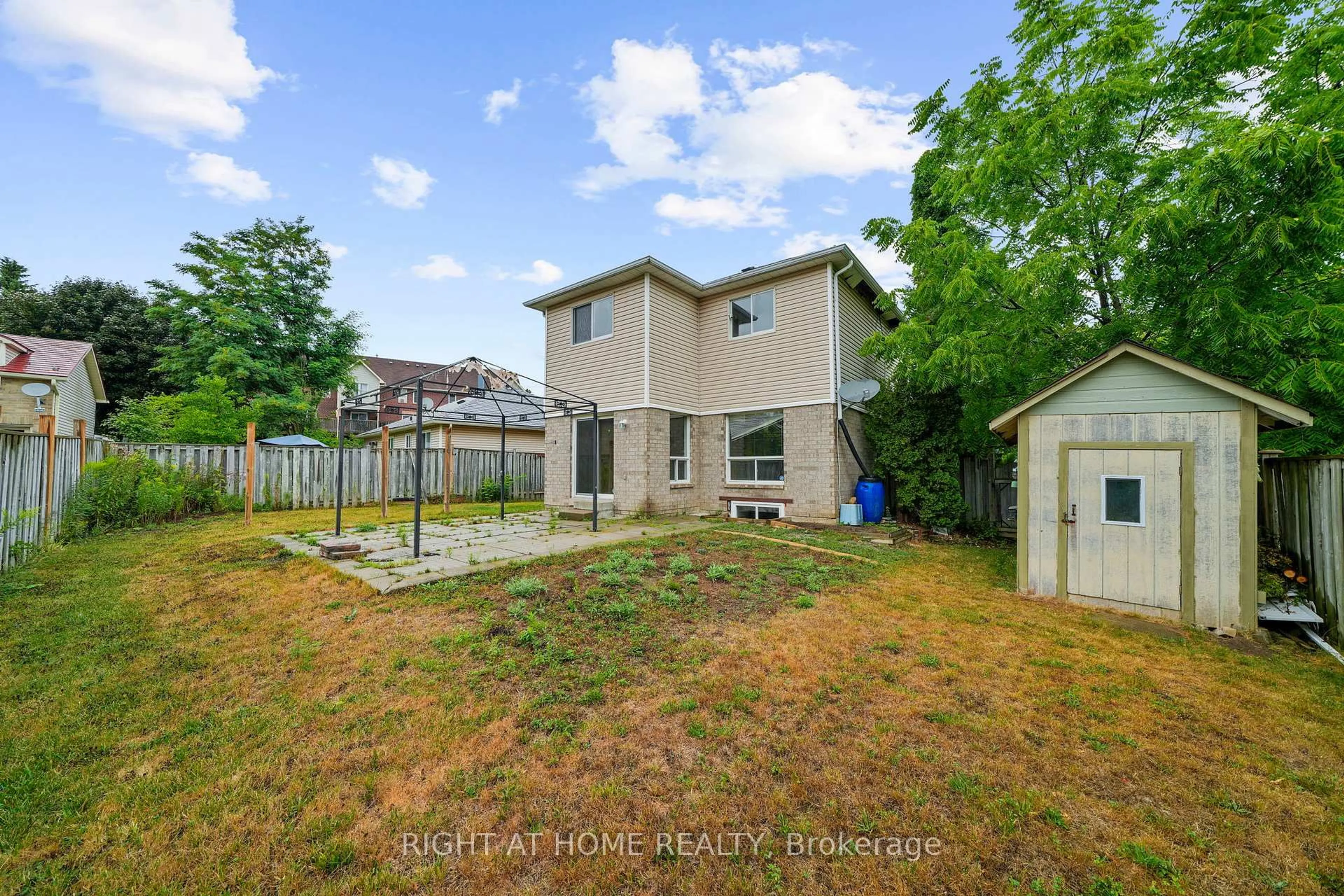 A pic from outside/outdoor area/front of a property/back of a property/a pic from drone, unknown for 14 Barre Dr, Barrie Ontario L4N 7N6