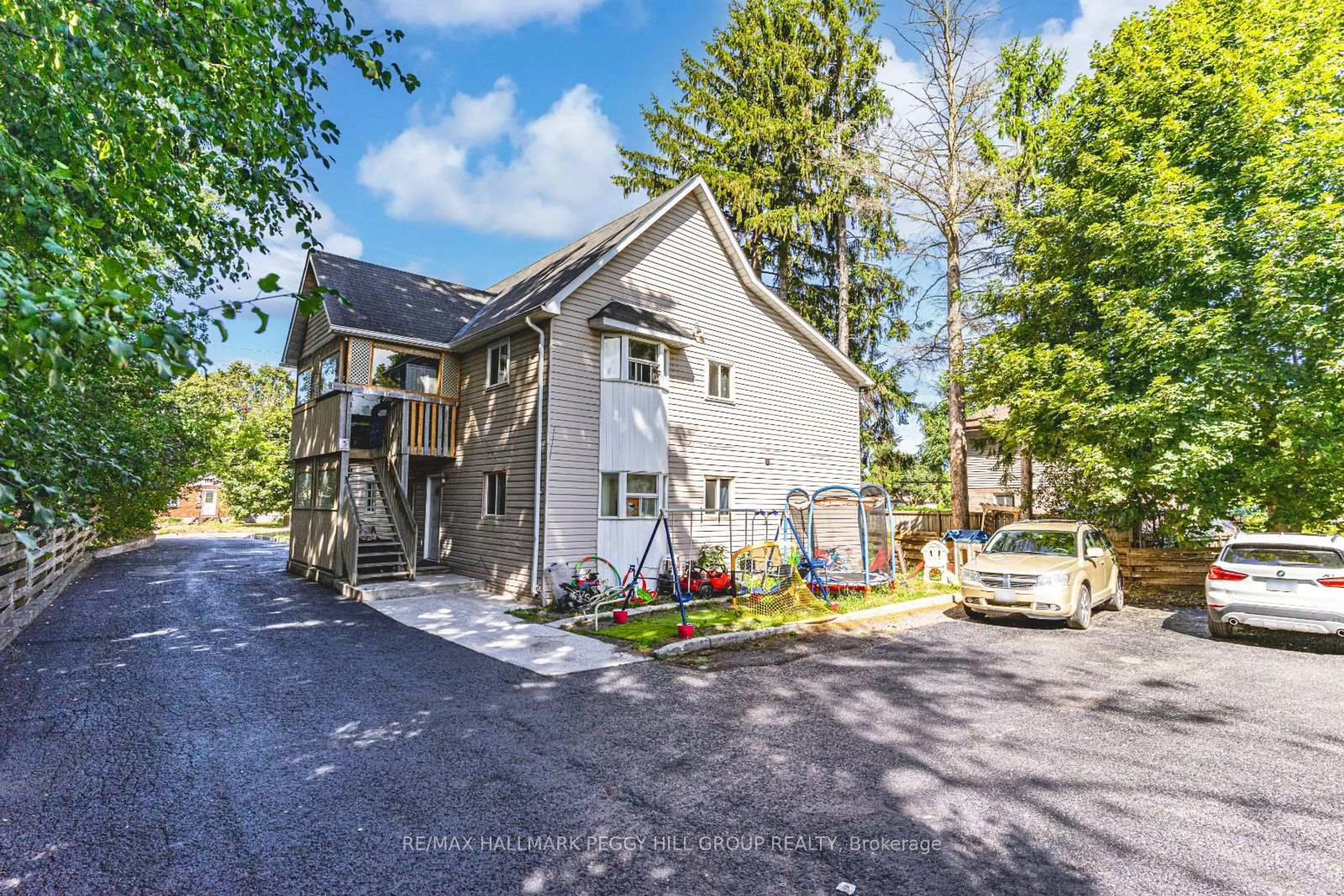 Patio, unknown for 81 Innisfil St, Barrie Ontario L4N 3E3