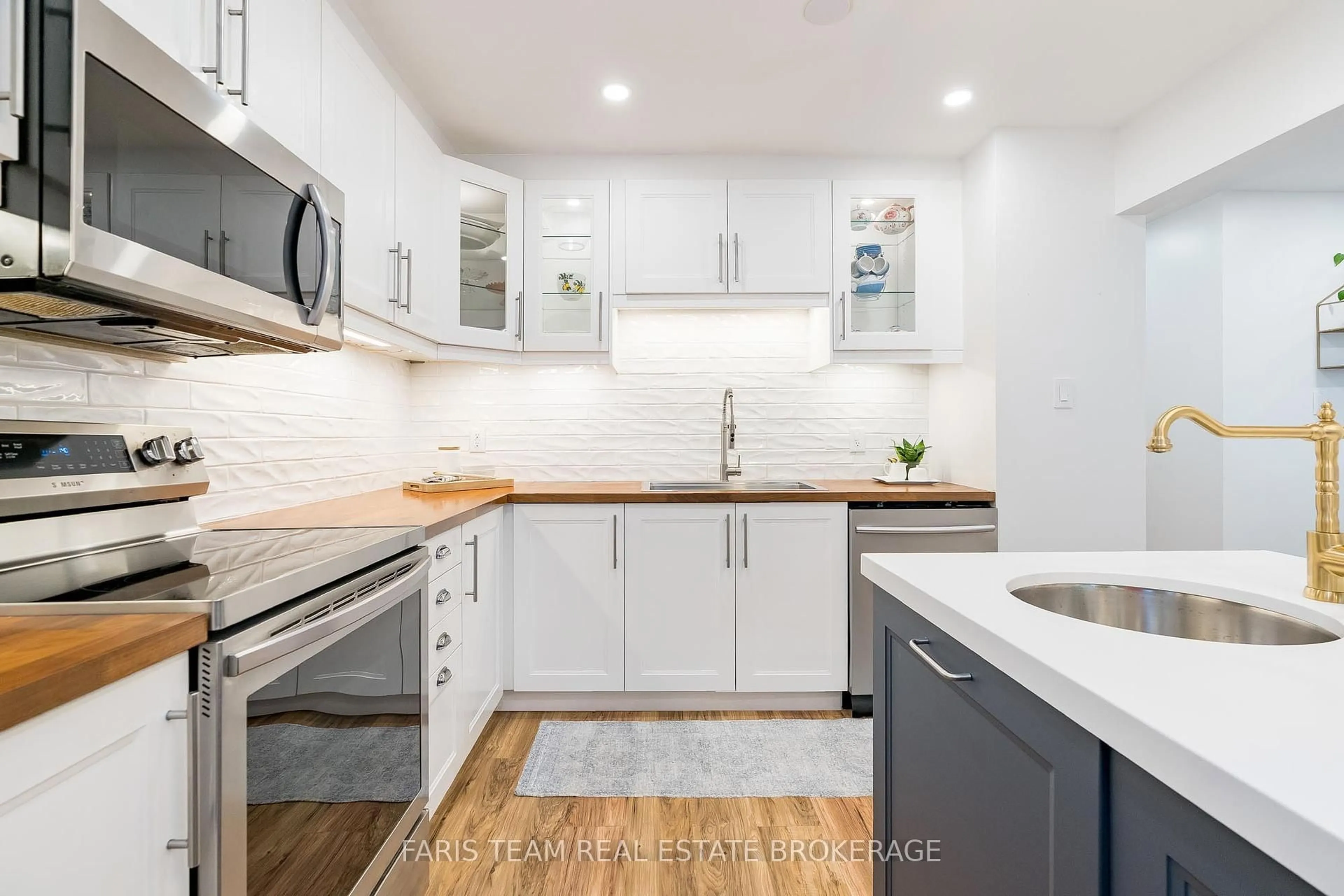 Unknown for 4B Oak St, Barrie Ontario L4M 3T8