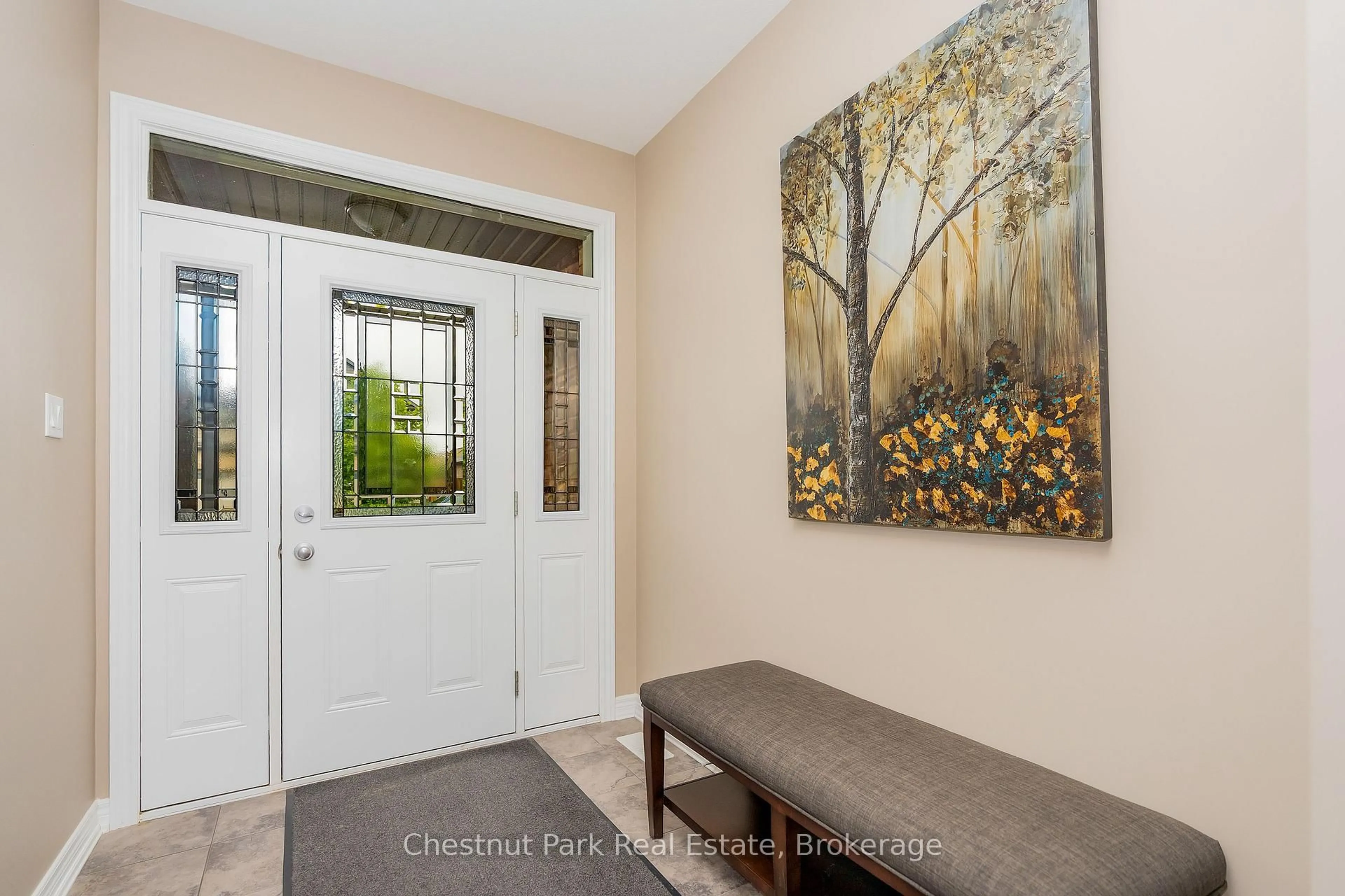 Indoor entryway for 21 Portland St, Collingwood Ontario L9Y 0W9