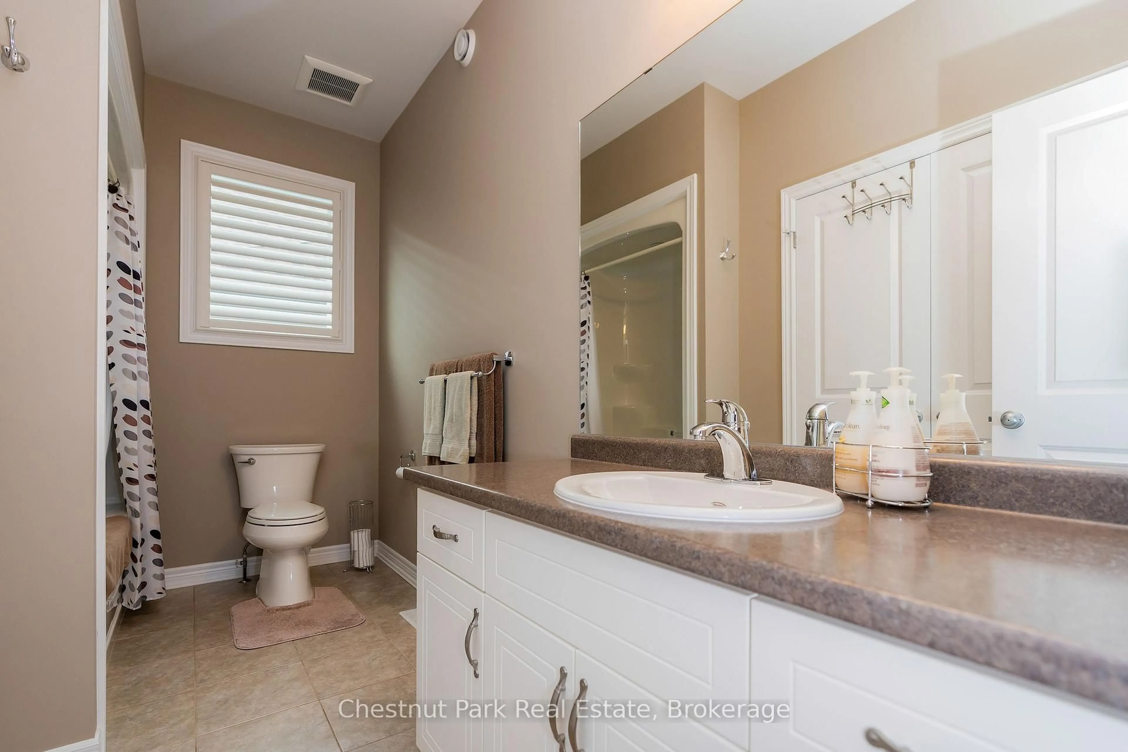 Standard bathroom, ceramic/tile floor for 21 Portland St, Collingwood Ontario L9Y 0W9