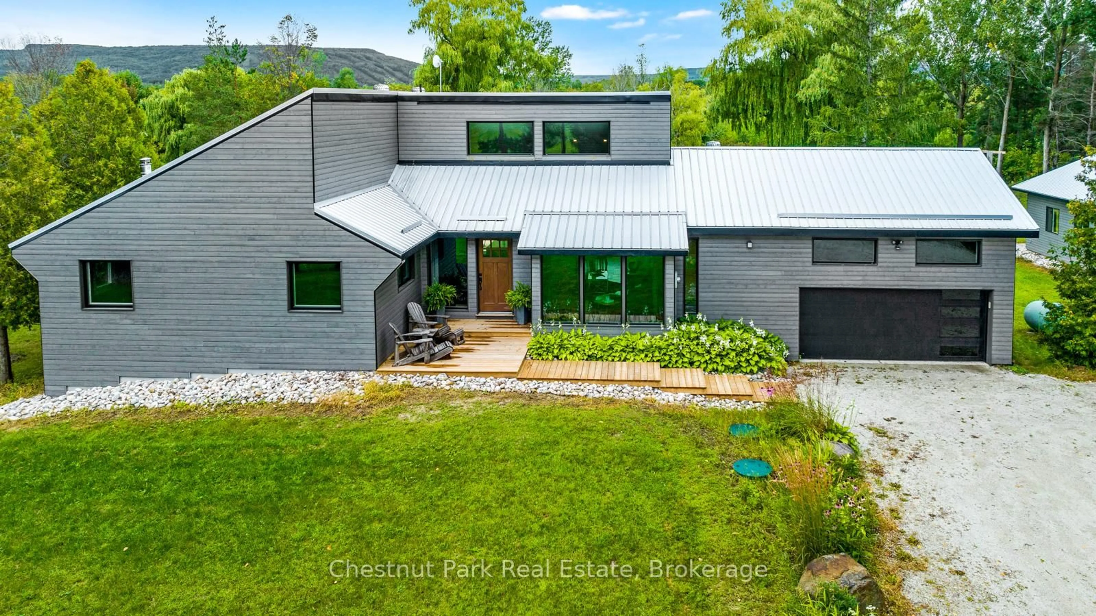 A pic from outside/outdoor area/front of a property/back of a property/a pic from drone, unknown for 2890 Nottawasaga Conc 10, Clearview Ontario L9Y 3Y9