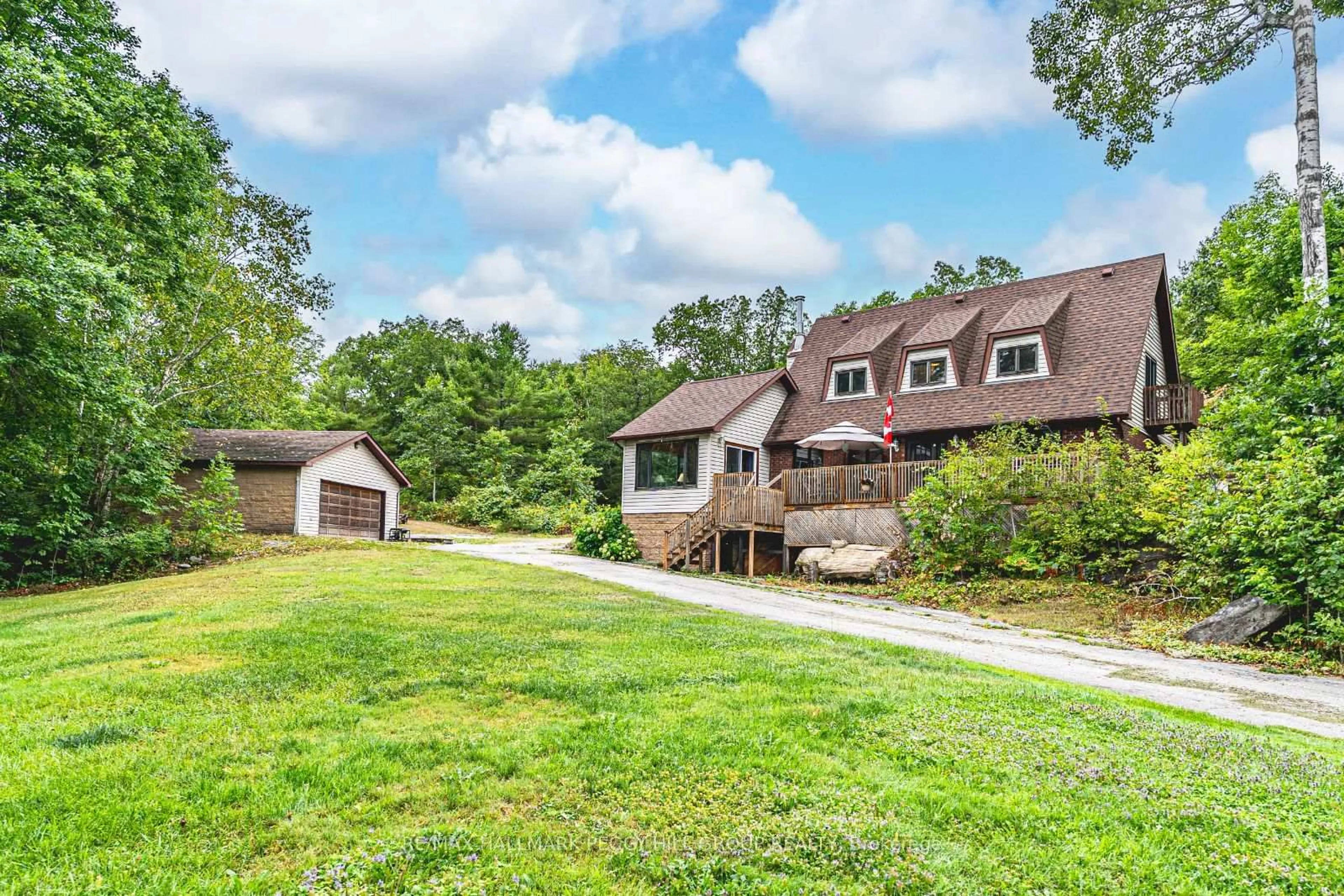 A pic from outside/outdoor area/front of a property/back of a property/a pic from drone, mountain view for 1506 Torpitt Rd, Severn Ontario P0E 1N0