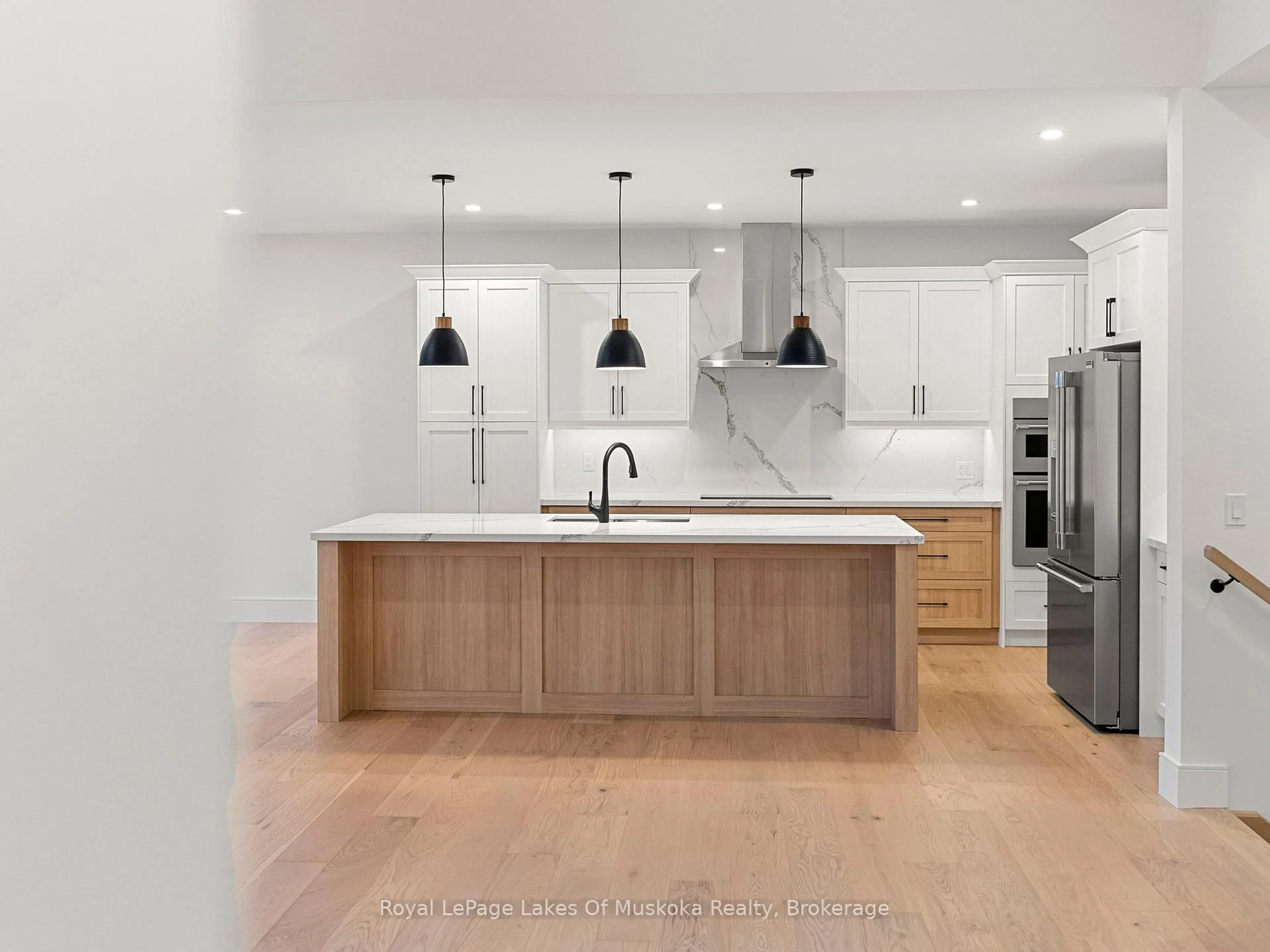 Open concept kitchen, unknown for 19 Henry Ball Crt, Oro-Medonte Ontario L0K 2G1