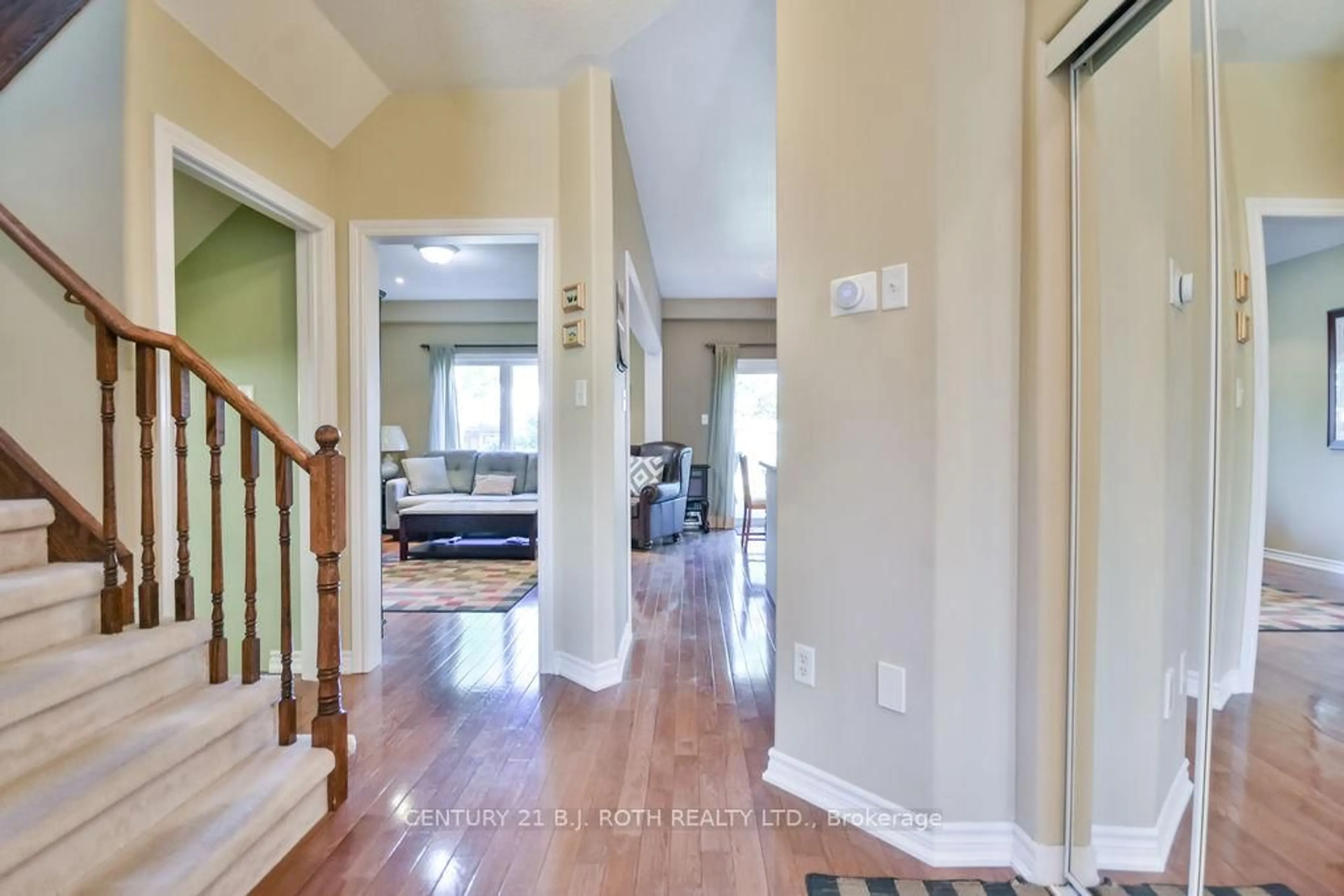 Indoor entryway for 5 Stuart Ave, Barrie Ontario L4M 0A1
