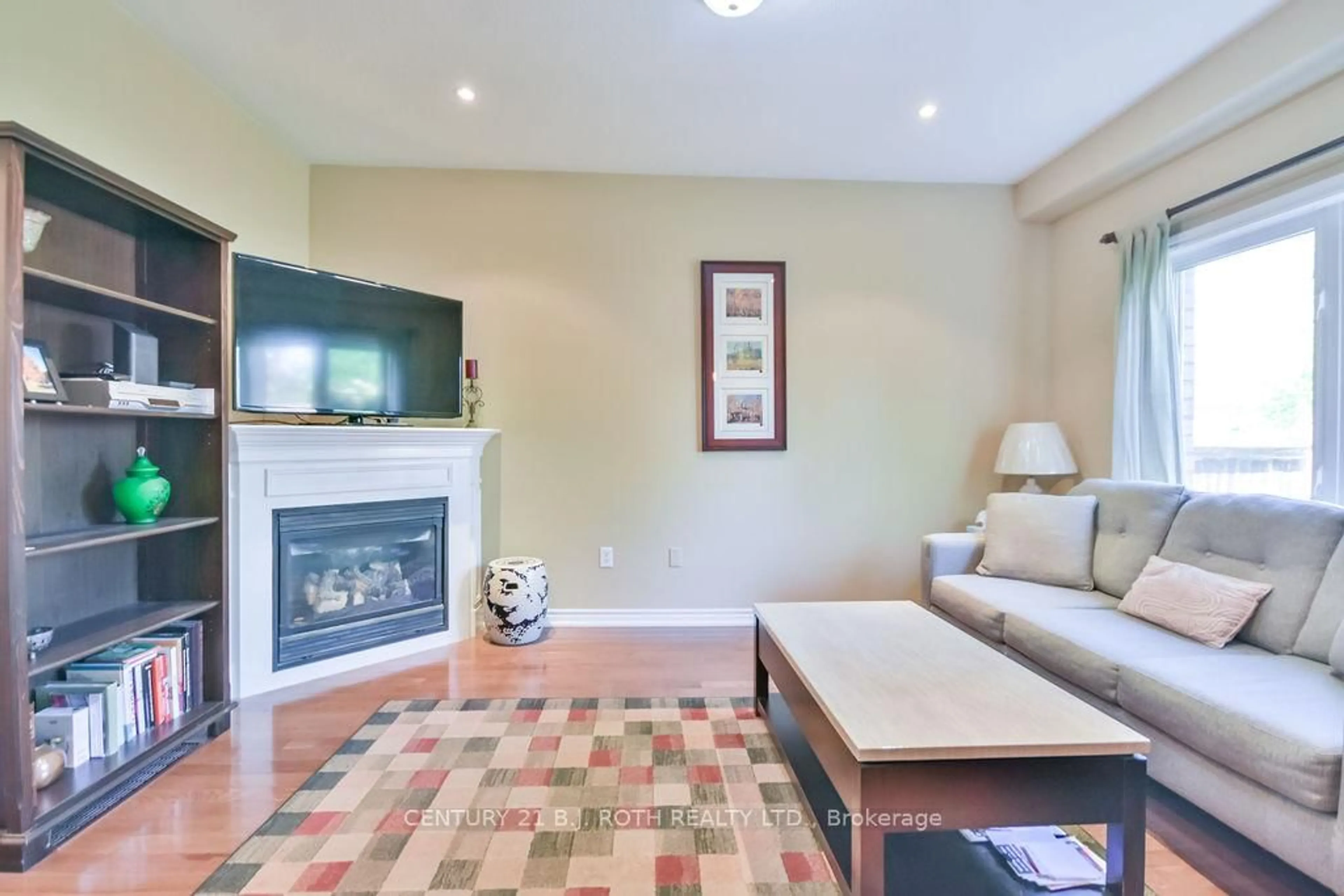 Living room with furniture, unknown for 5 Stuart Ave, Barrie Ontario L4M 0A1