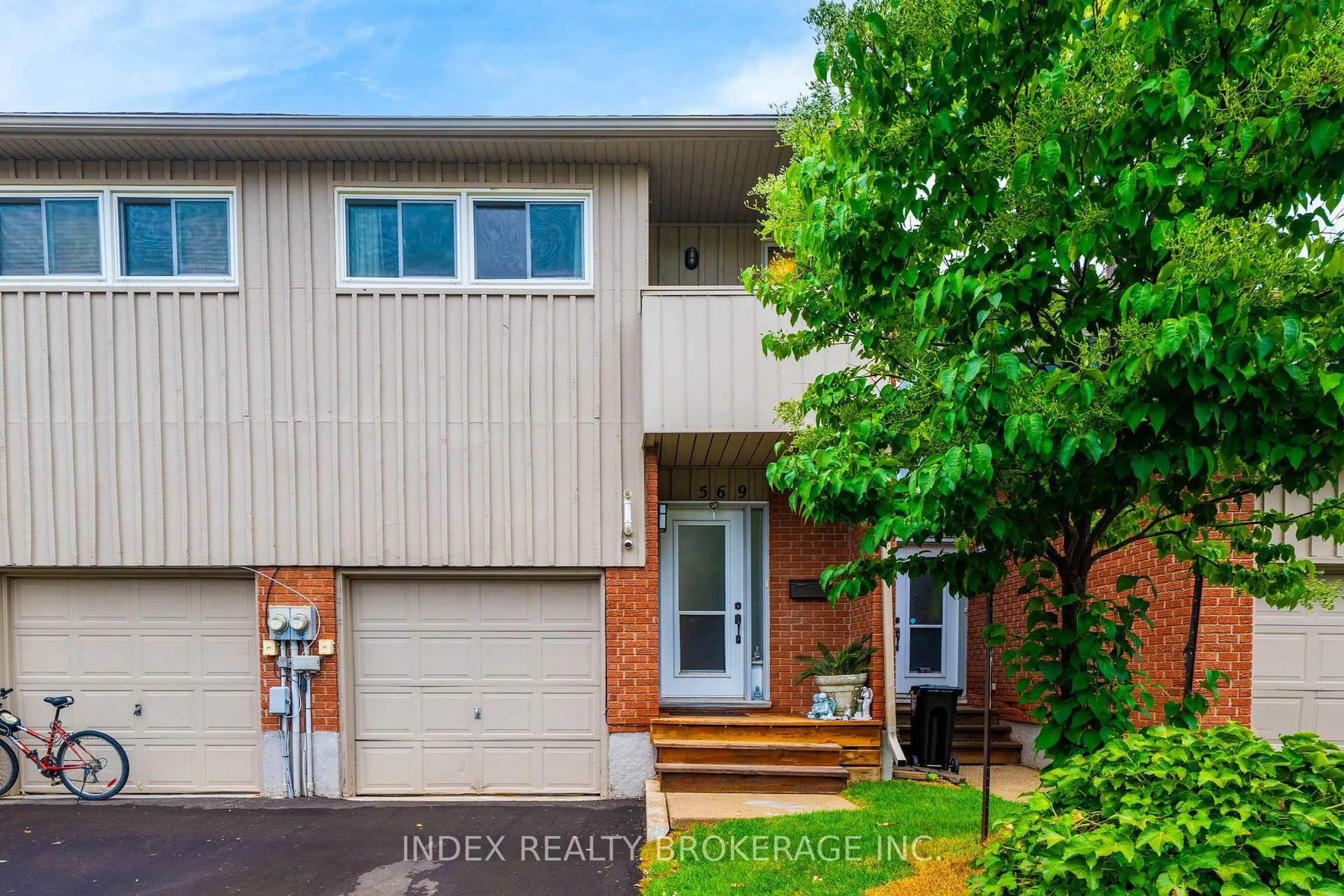 Home with brick exterior material, street for 569 Tenth St, Collingwood Ontario L9Y 4K6