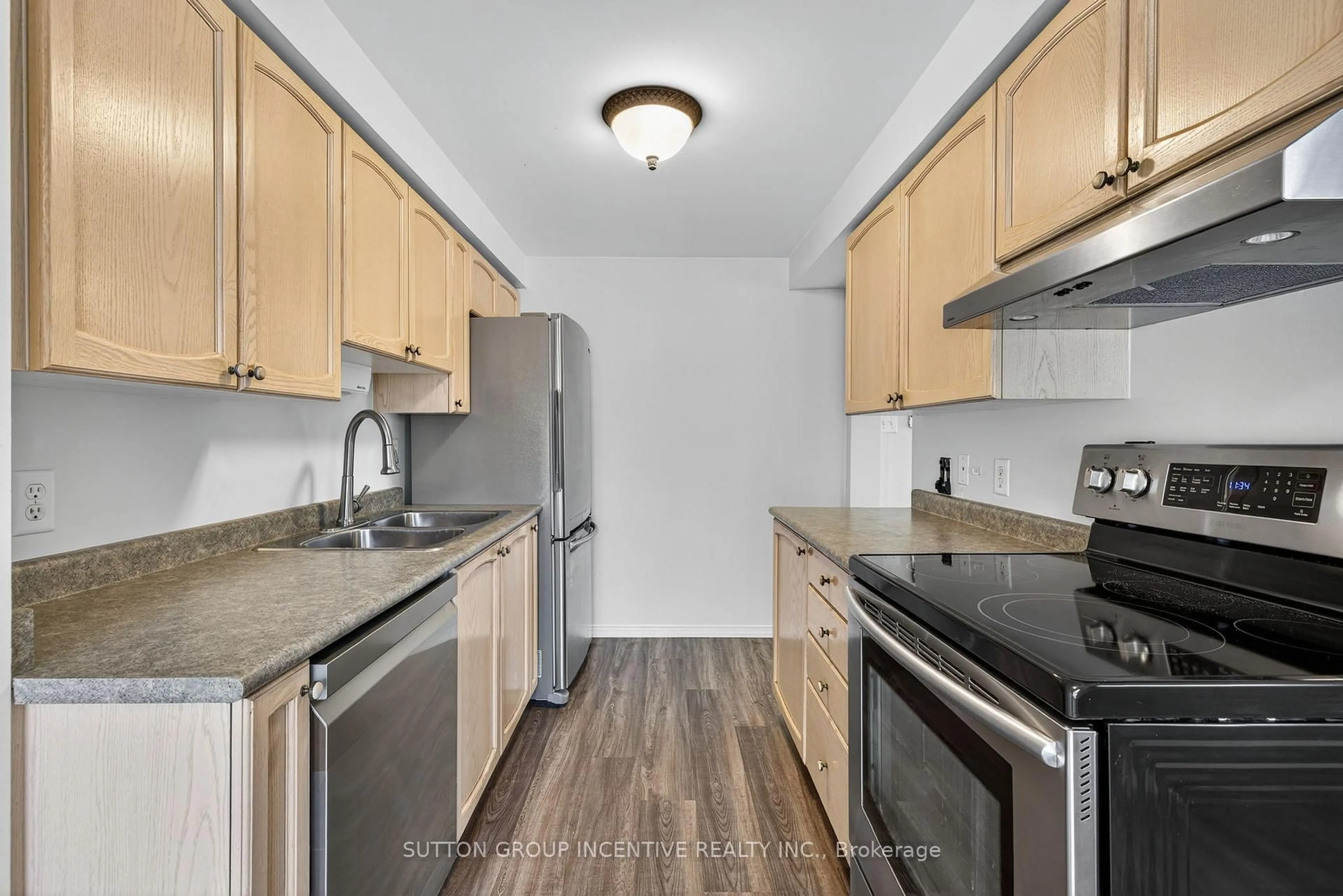 Standard kitchen, unknown for 189 Nathan Cres, Barrie Ontario L4N 0S4