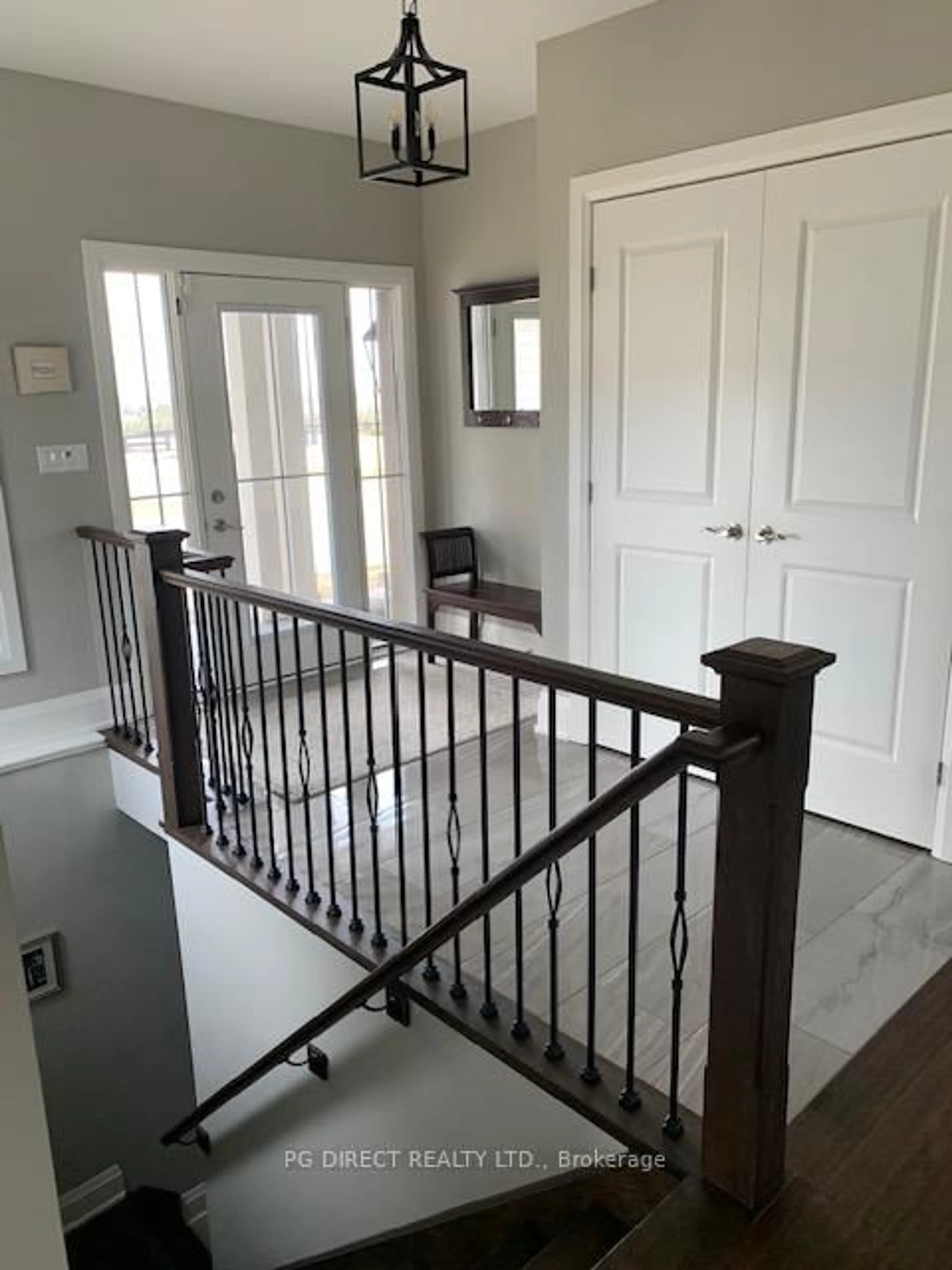 Indoor entryway for 12 Morgan Dr, Oro-Medonte Ontario L0K 1E0