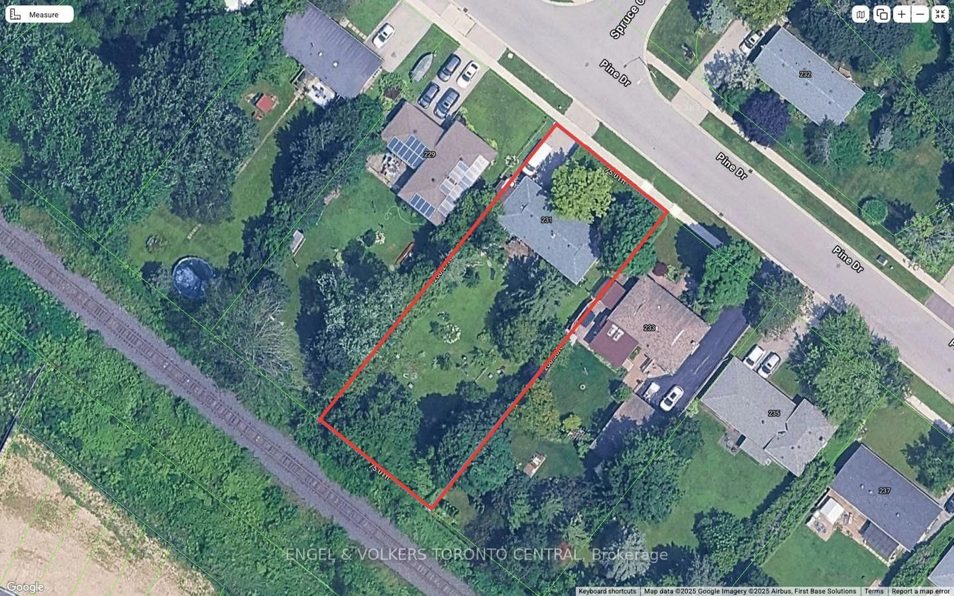 A pic from outside/outdoor area/front of a property/back of a property/a pic from drone, street for 231 Pine Dr, Barrie Ontario L4N 4H6