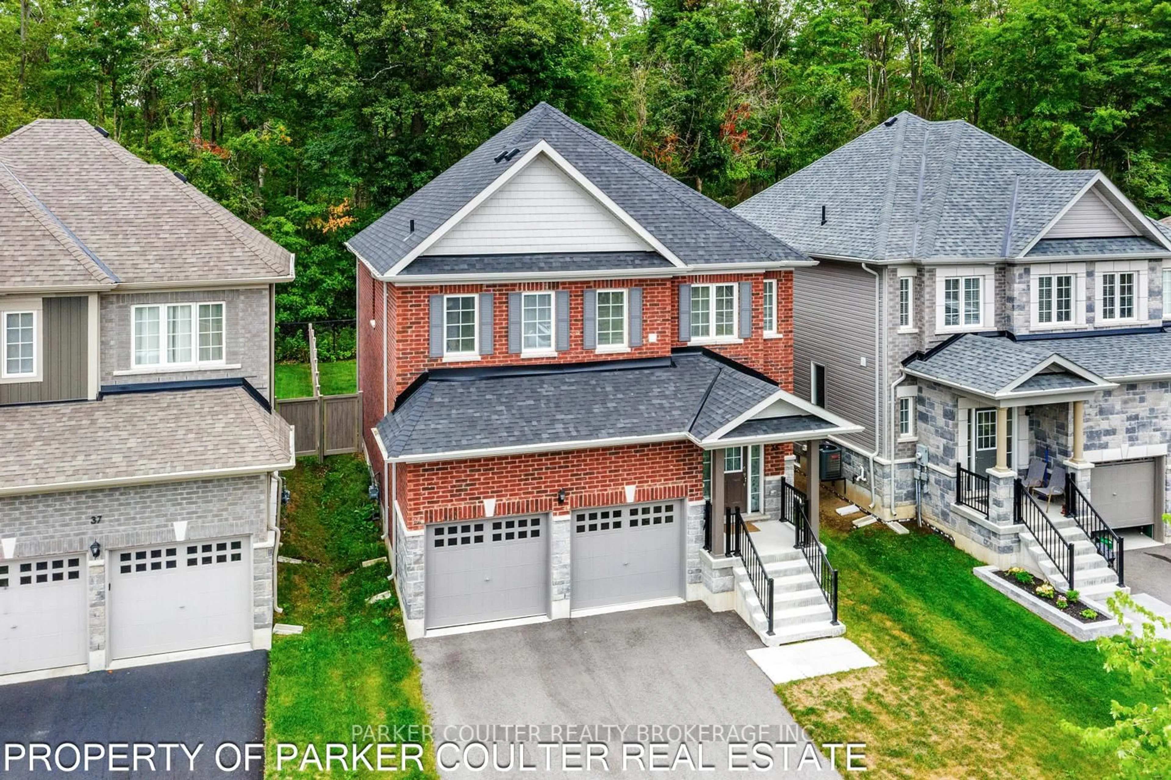A pic from outside/outdoor area/front of a property/back of a property/a pic from drone, street for 35 Atlantis Dr, Orillia Ontario L3V 8L4
