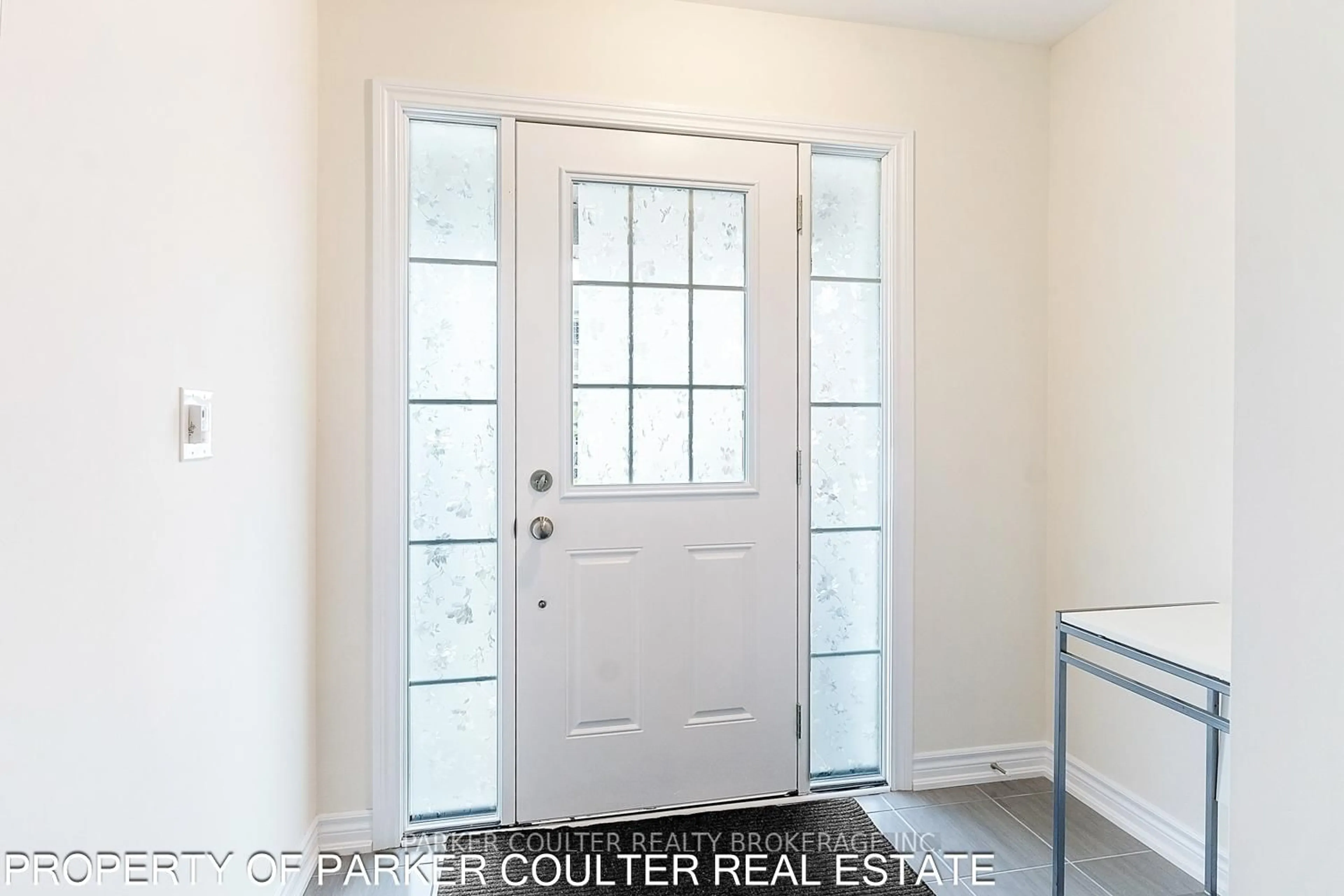 Indoor entryway for 35 Atlantis Dr, Orillia Ontario L3V 8L4
