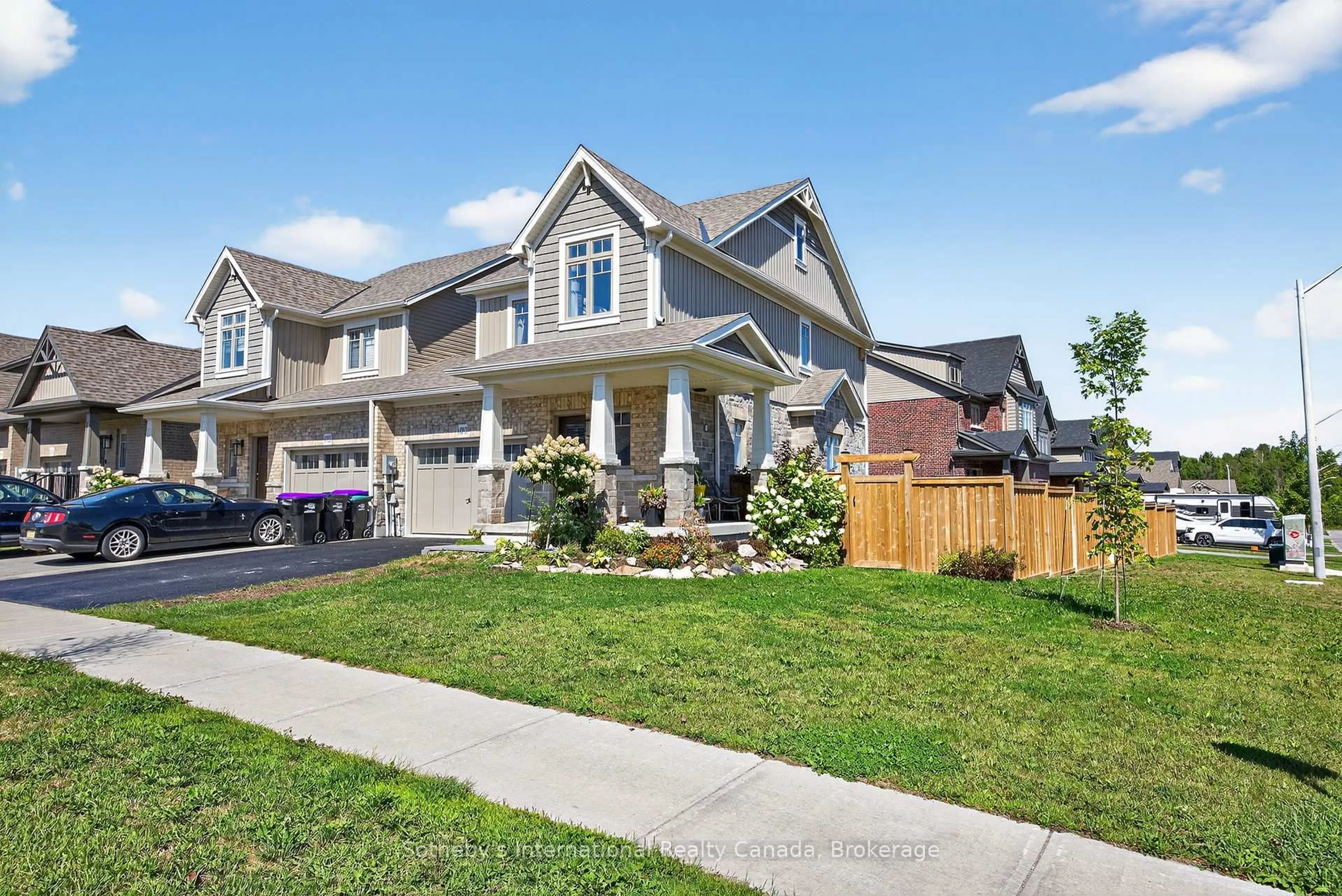 Home with vinyl exterior material, street for 100 Archer Ave, Collingwood Ontario L9Y 3B7