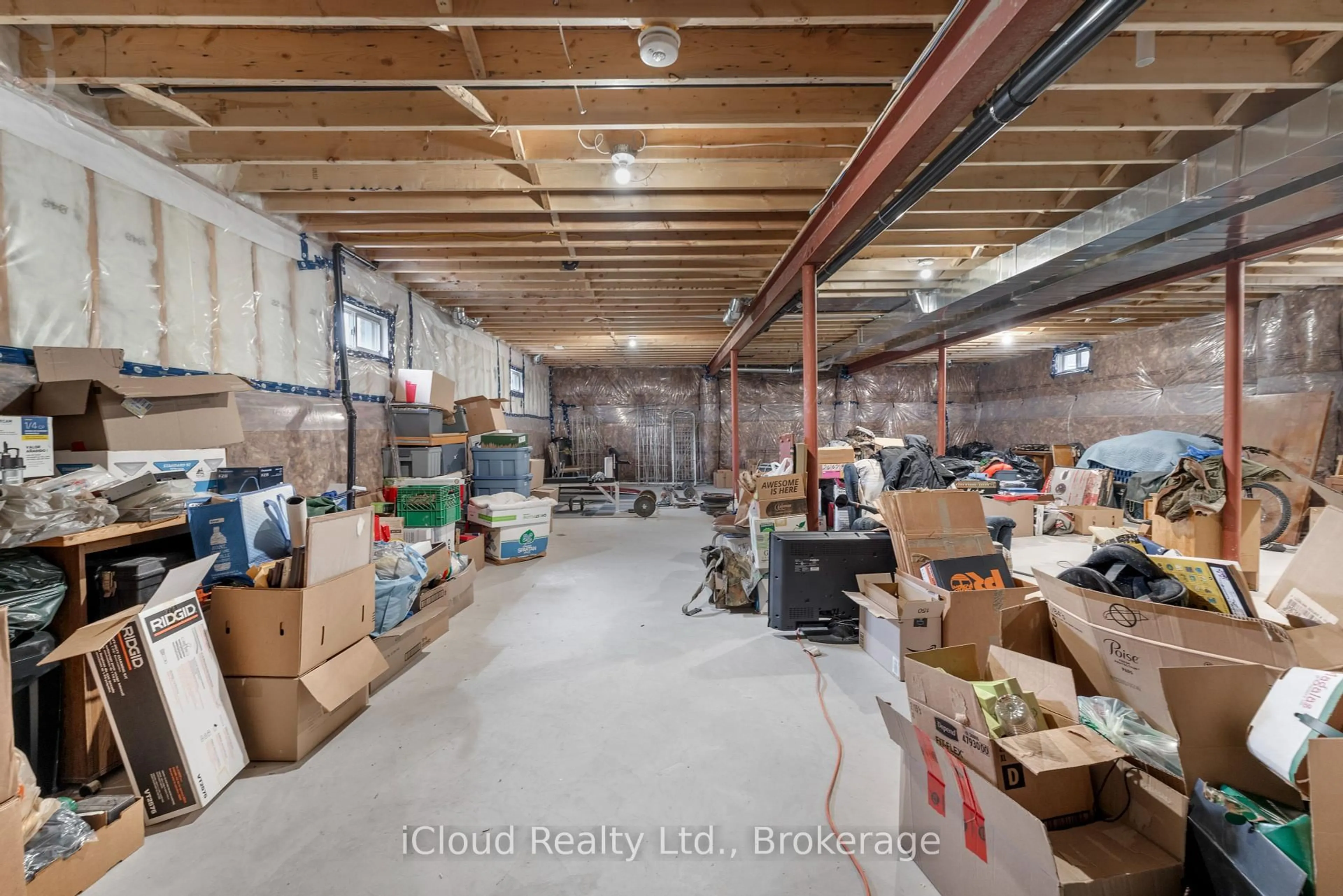 Indoor garage for 1 Revol Rd, Penetanguishene Ontario L9M 0W8