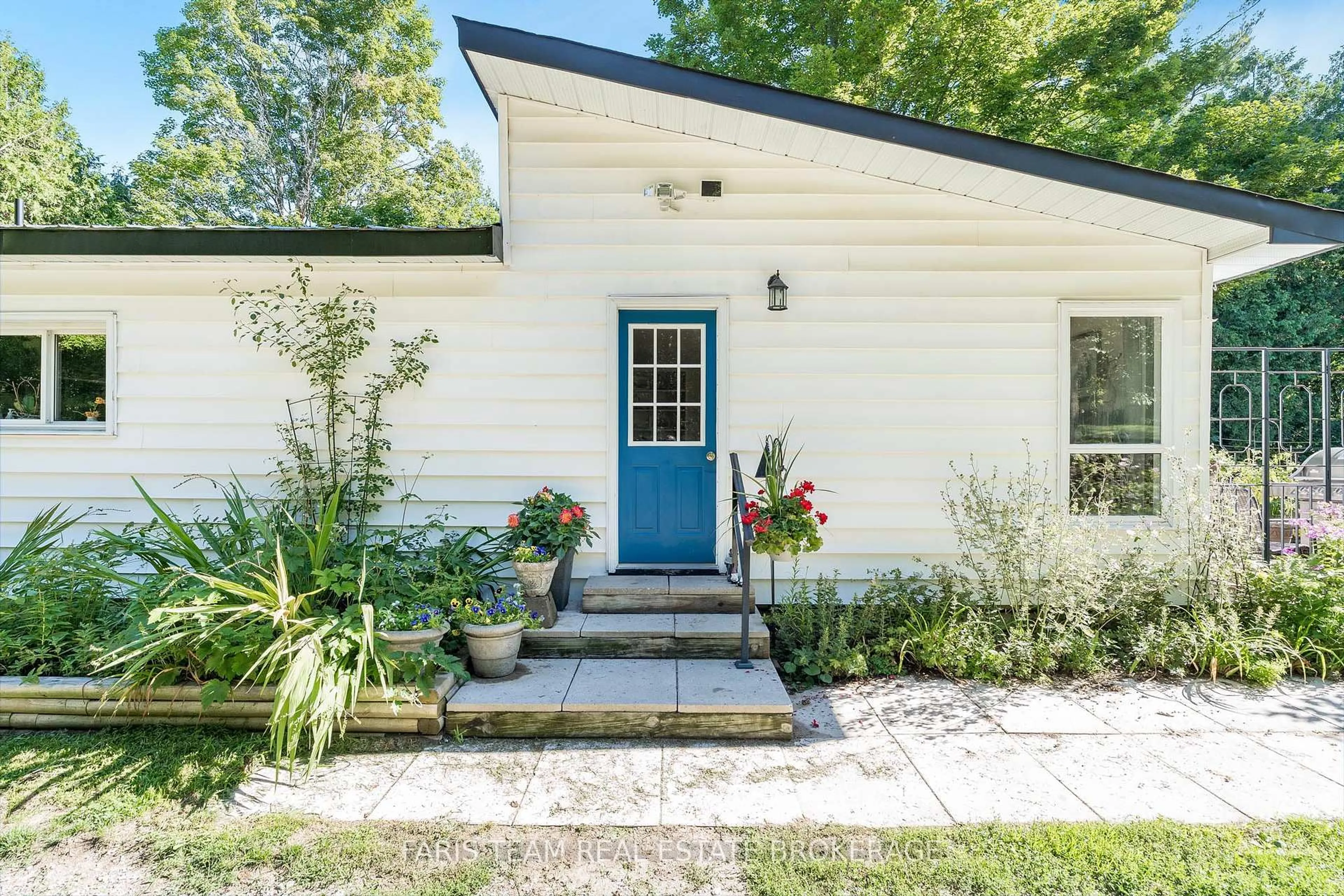 Unknown for 1983 Horseshoe Valley Rd, Oro-Medonte Ontario L4M 4Y8