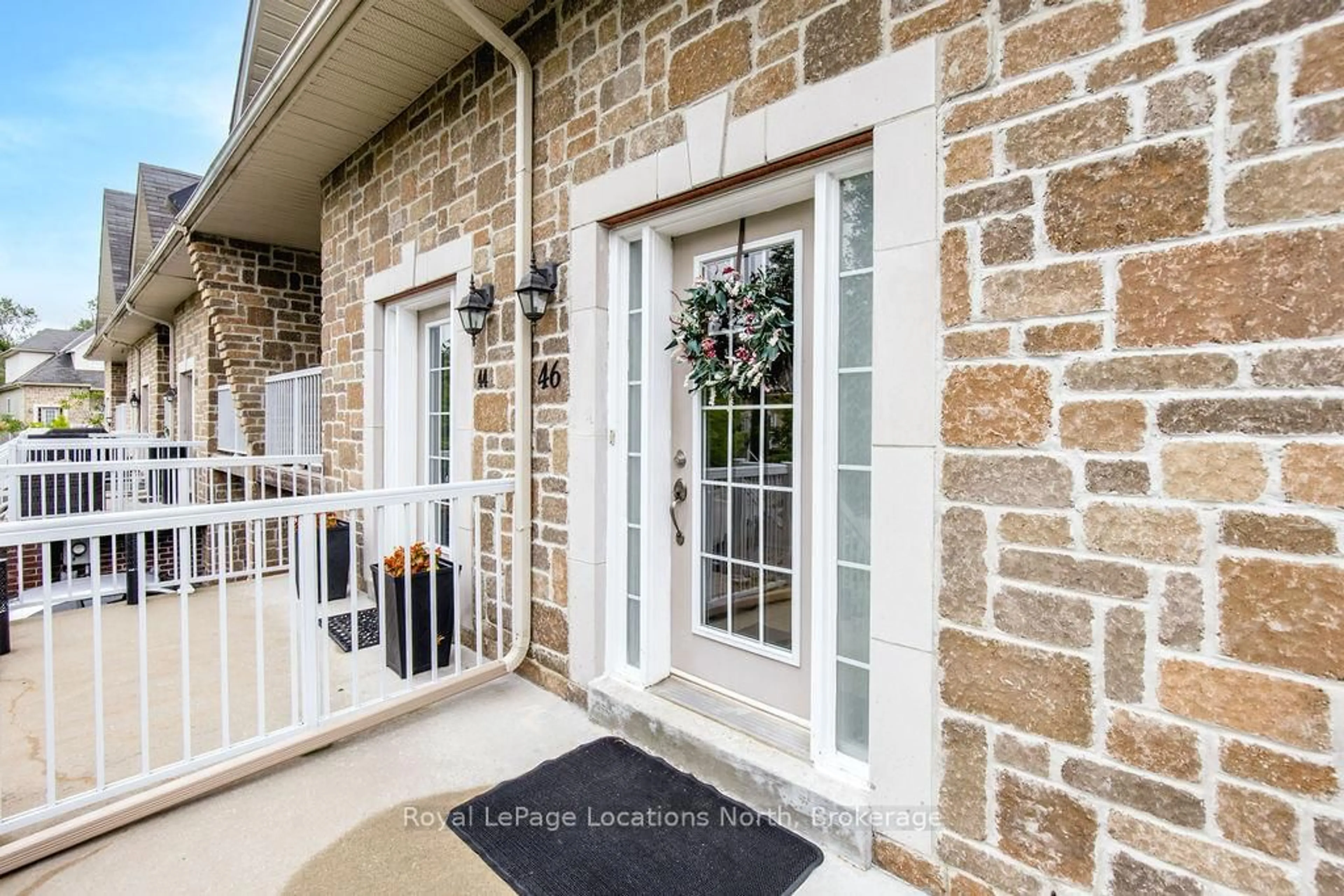 Indoor entryway for 46 ADMIRAL Rd, Wasaga Beach Ontario L9Z 3C6
