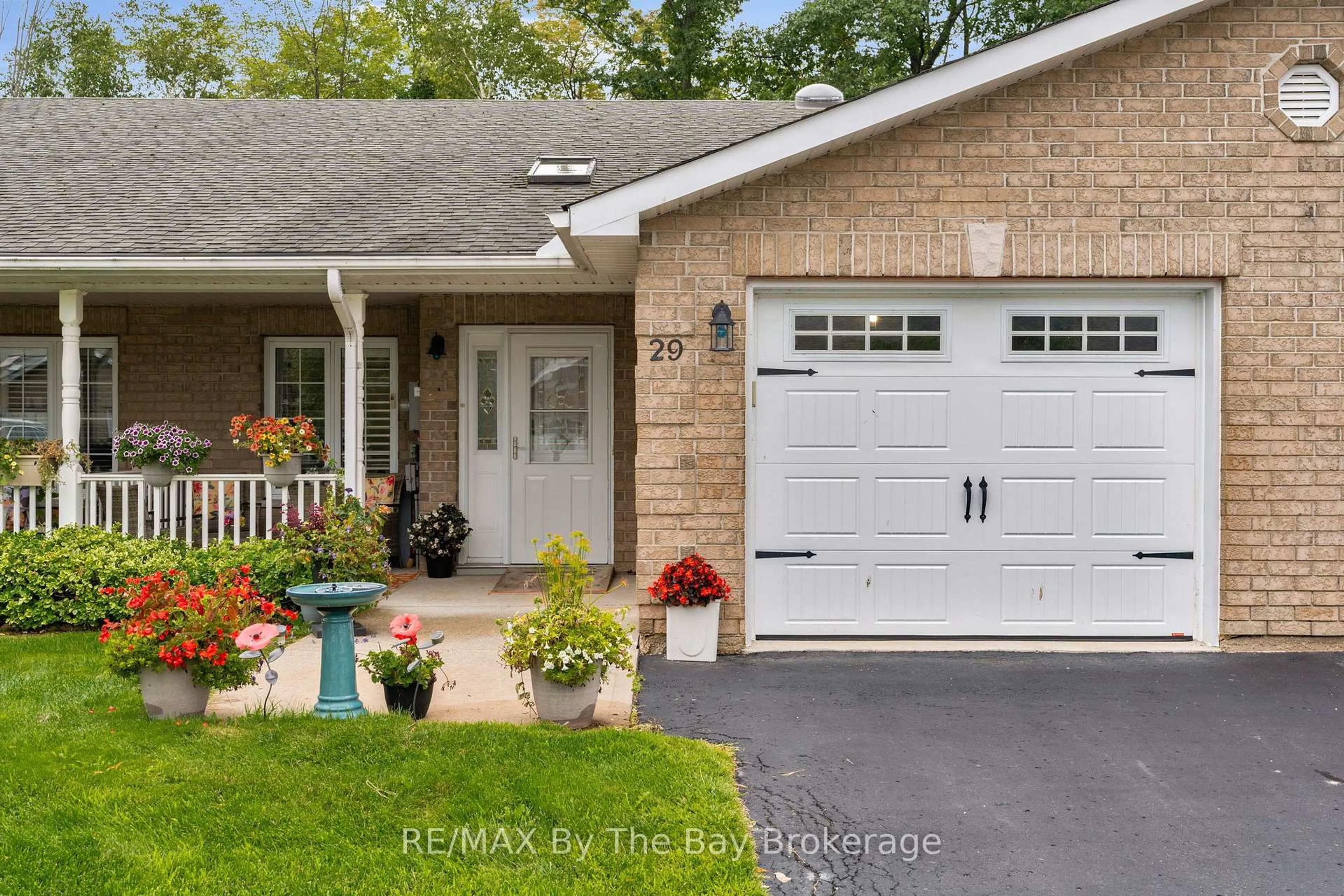 Home with brick exterior material, street for 29 MEADOW Lane, Wasaga Beach Ontario L9Z 0A4