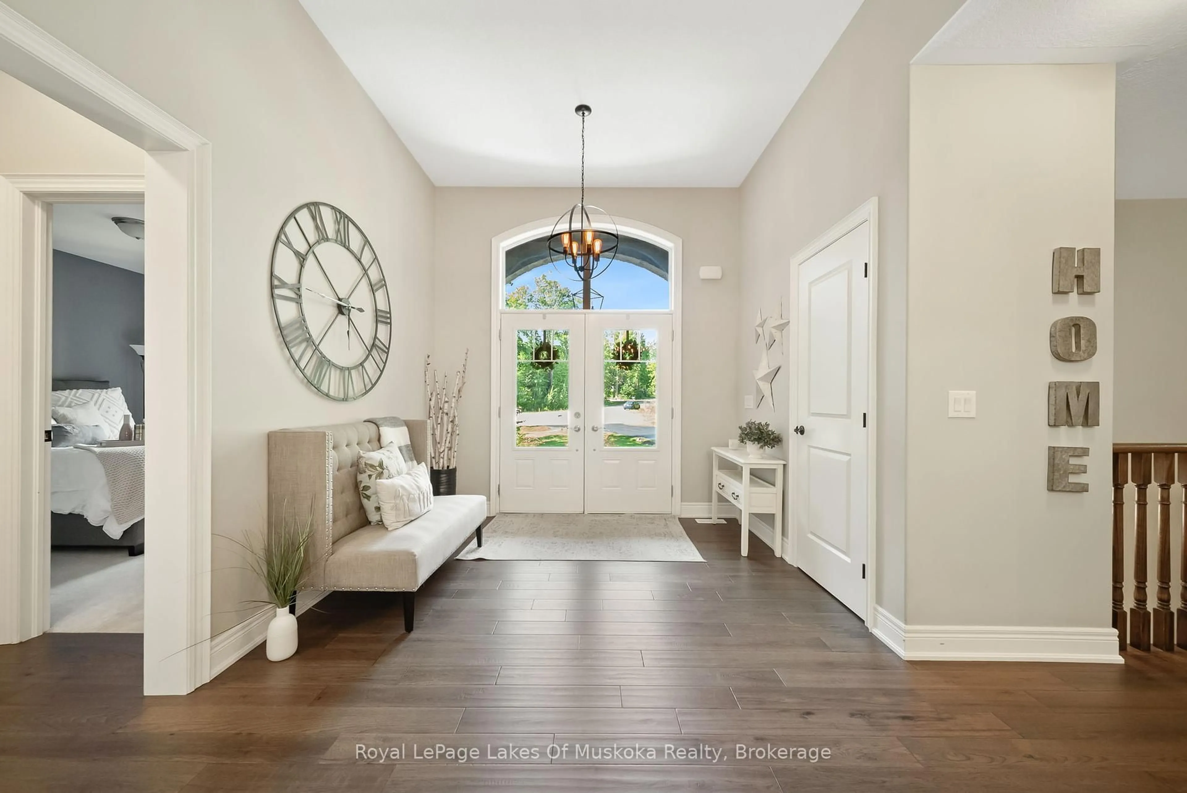Indoor entryway for 2269 Elana Dr, Severn Ontario L3V 0C1