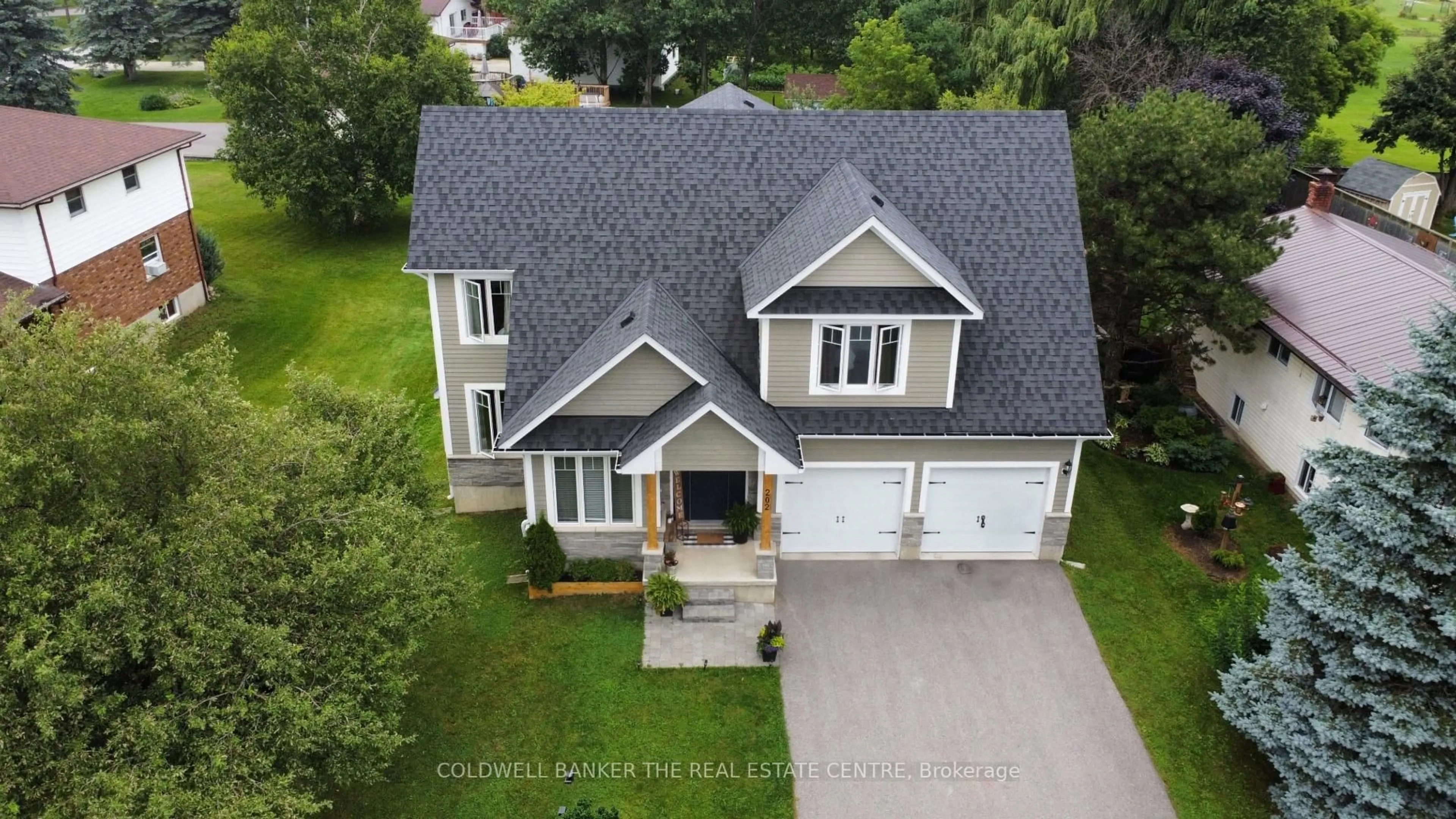 A pic from outside/outdoor area/front of a property/back of a property/a pic from drone, street for 202 Clarence St, Clearview Ontario L0M 1S0
