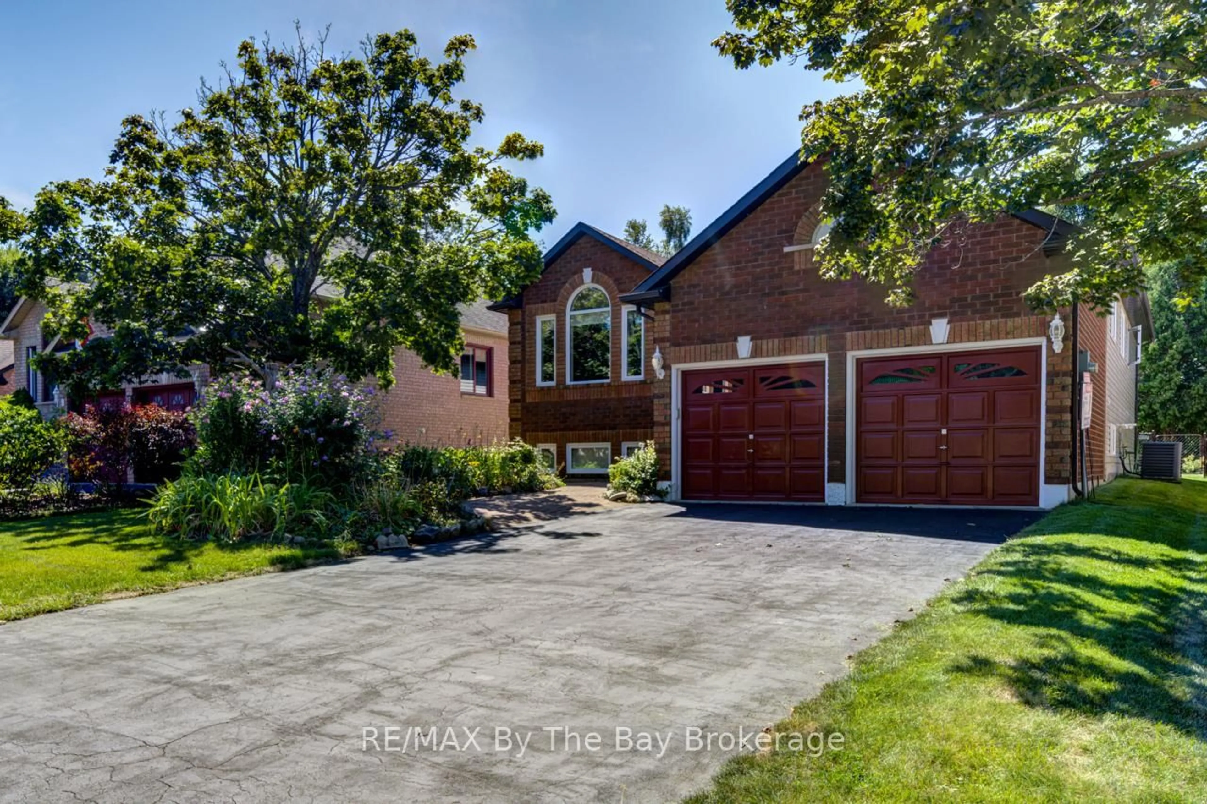 Home with brick exterior material, street for 26 Timberland Cres, Wasaga Beach Ontario L9Z 1G7
