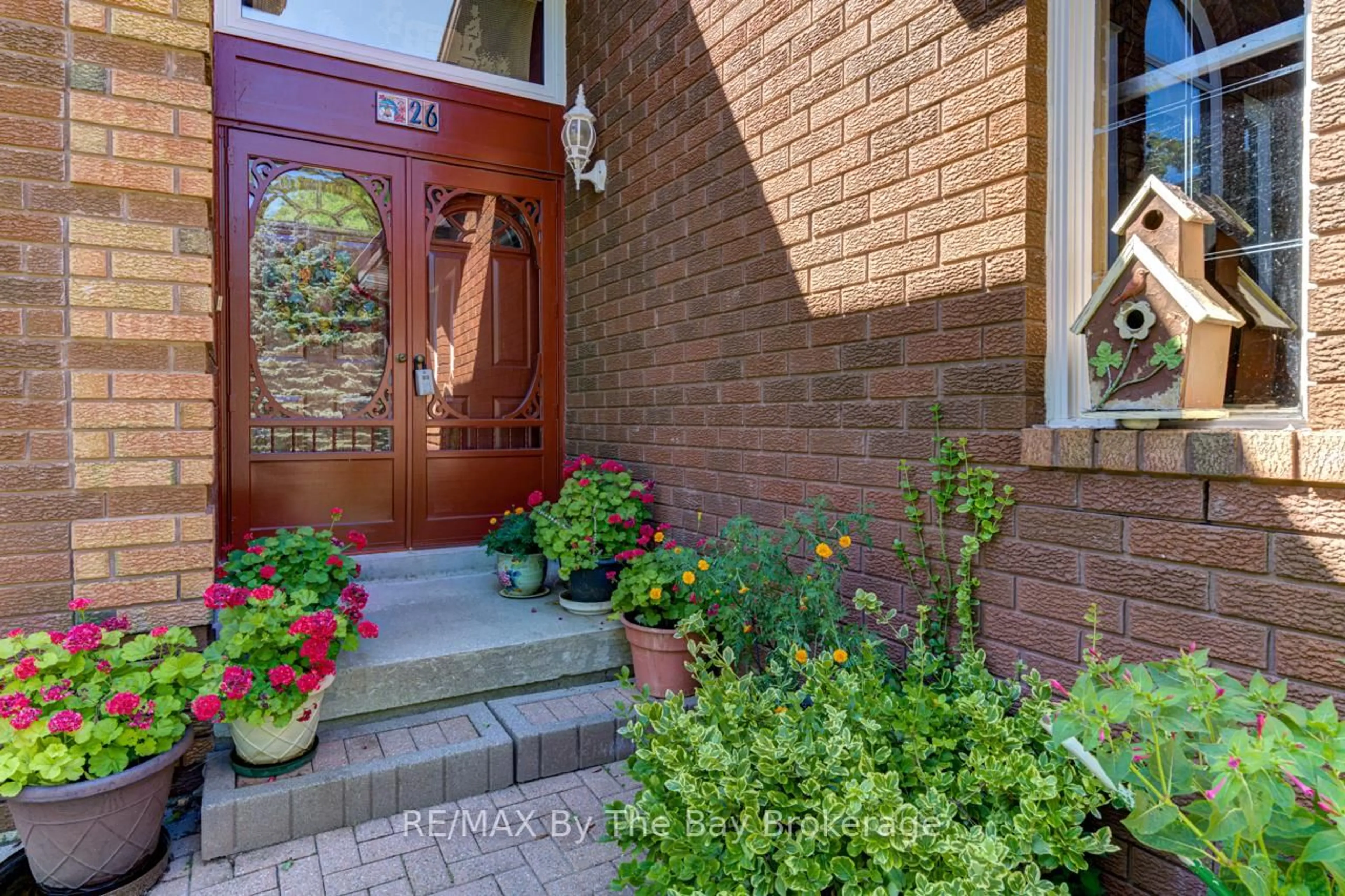 Indoor entryway for 26 Timberland Cres, Wasaga Beach Ontario L9Z 1G7