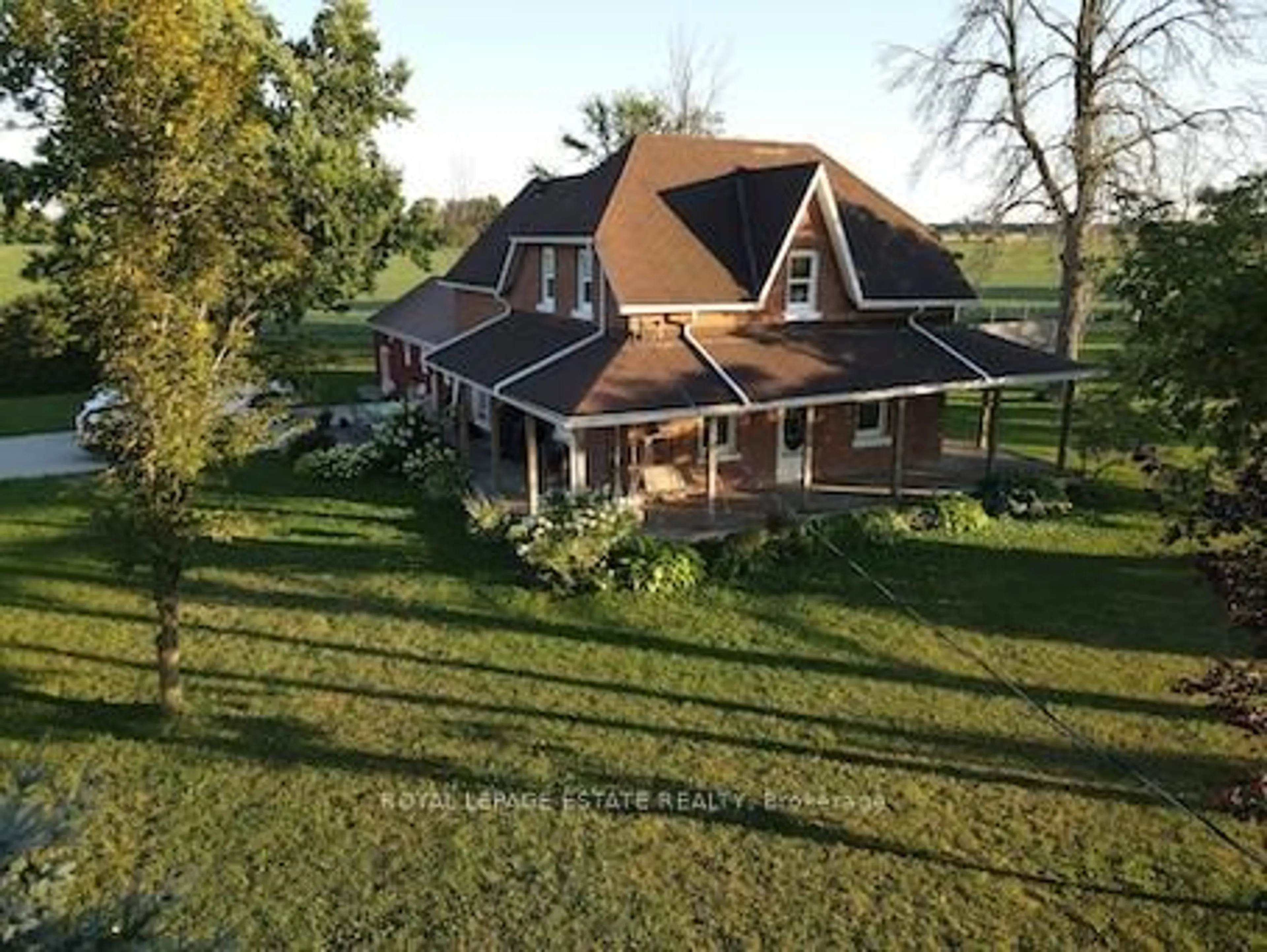 A pic from outside/outdoor area/front of a property/back of a property/a pic from drone, unknown for 4295 Horseshoe Valley Rd, Springwater Ontario L9X 1G1
