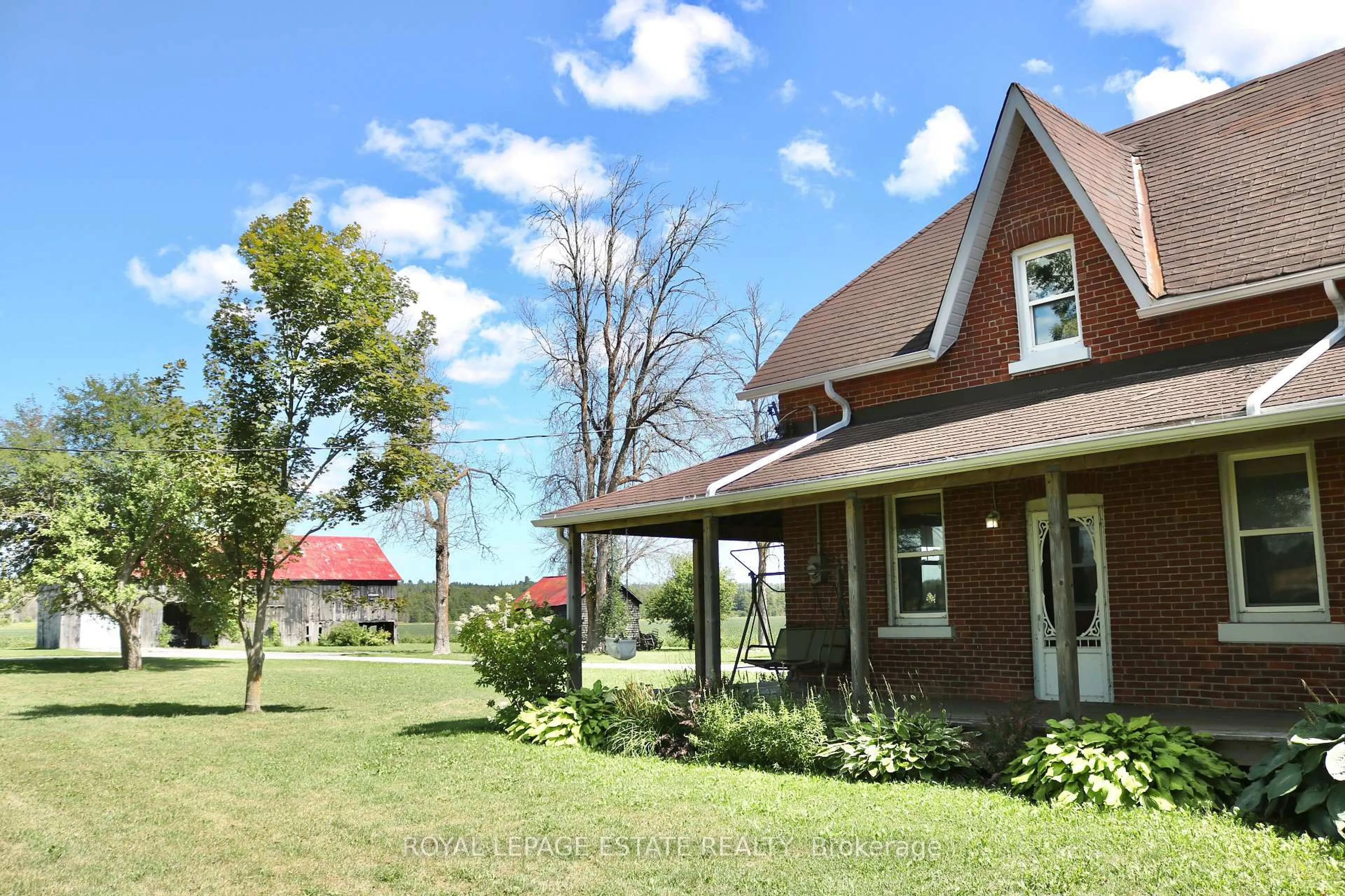 A pic from outside/outdoor area/front of a property/back of a property/a pic from drone, unknown for 4295 Horseshoe Valley Rd, Springwater Ontario L9X 1G1