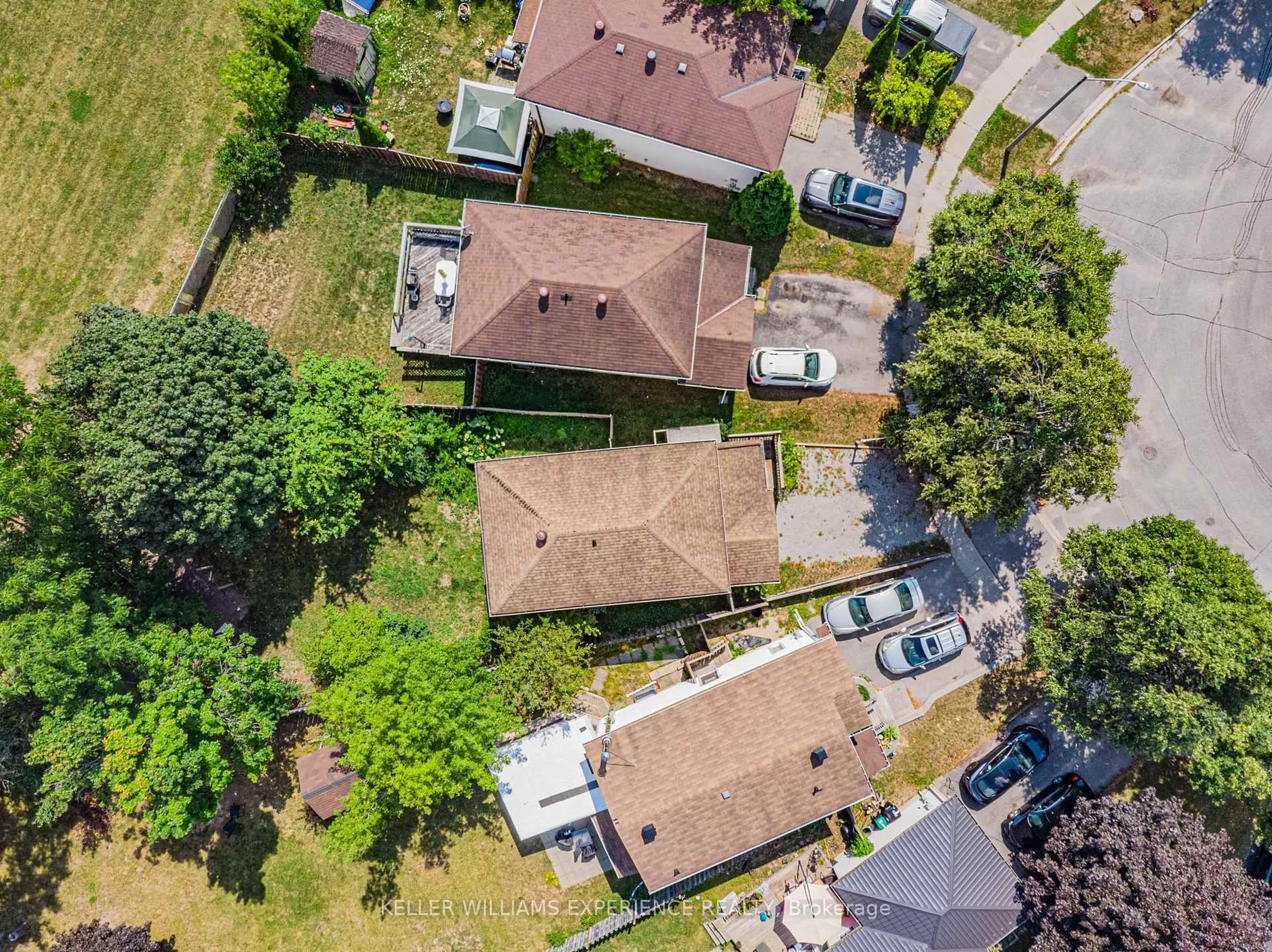 A pic from outside/outdoor area/front of a property/back of a property/a pic from drone, street for 49 Laurie Cres, Barrie Ontario L4M 6C7