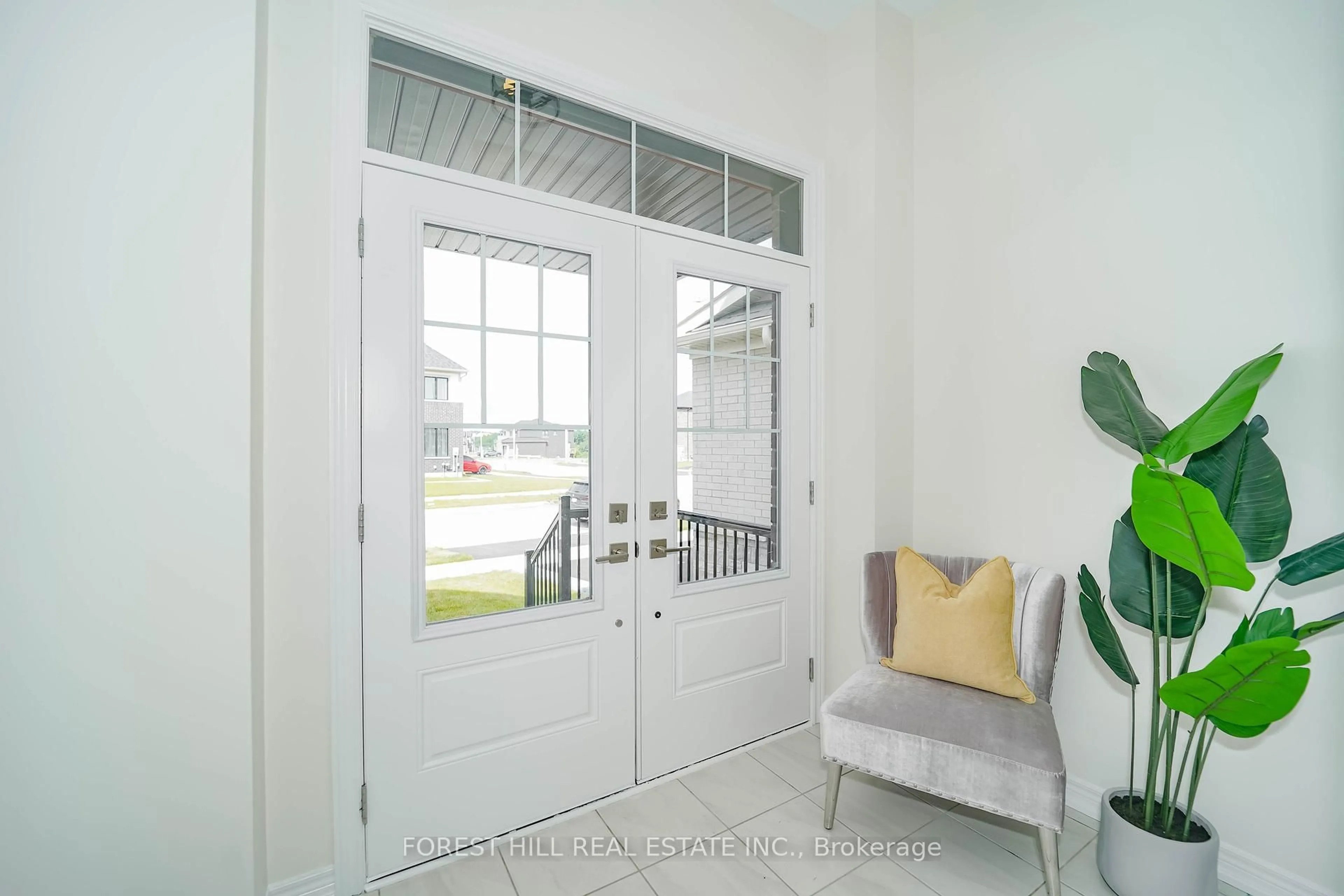 Indoor entryway for 29 Kingsbury Tr, Barrie Ontario L9J 0W8