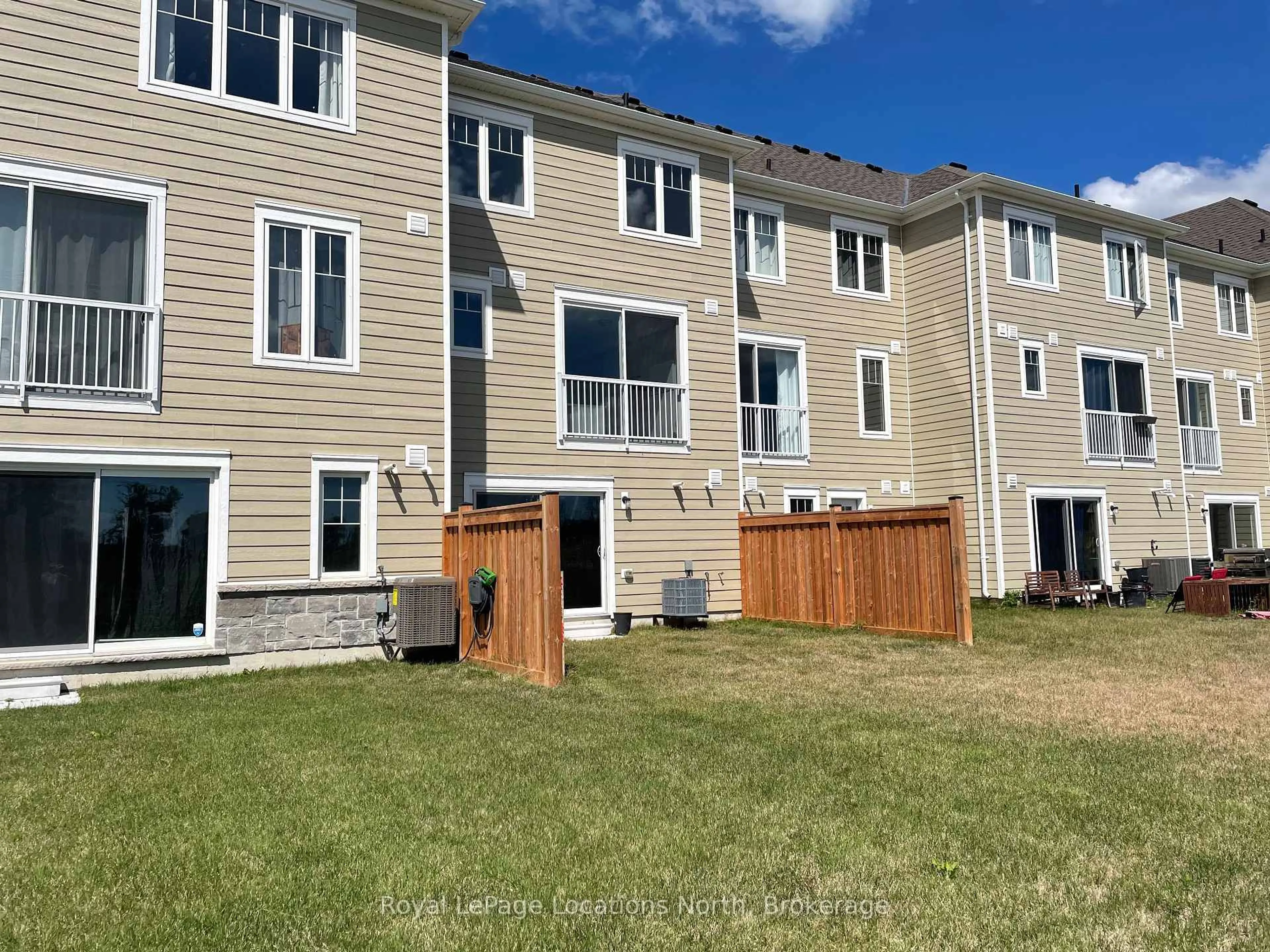 A pic from outside/outdoor area/front of a property/back of a property/a pic from drone, unknown for 96 Sandhill Crane Dr, Wasaga Beach Ontario L9Z 0K4