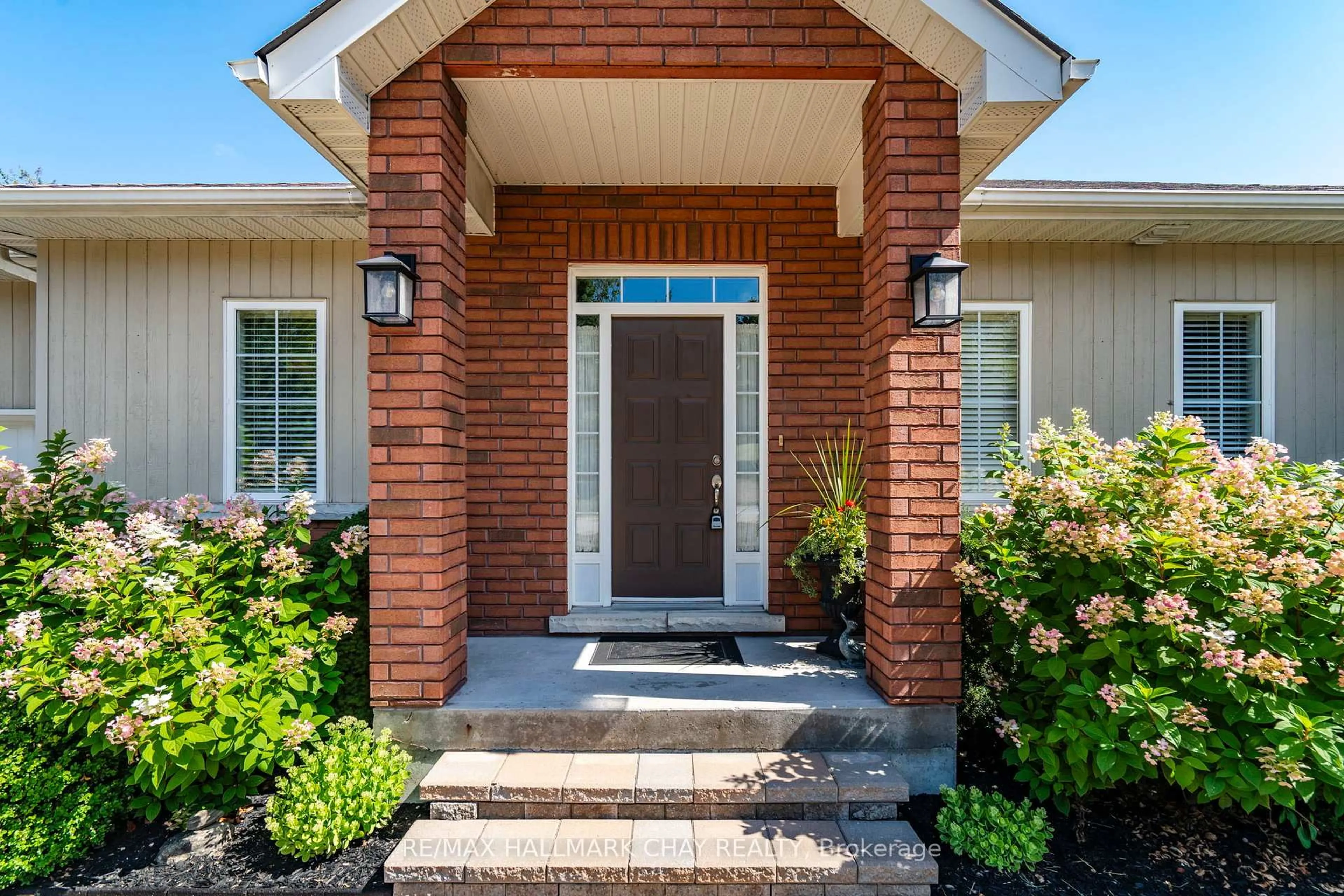 Home with brick exterior material, street for 32 Valleycrest Dr, Oro-Medonte Ontario L0L 2L0