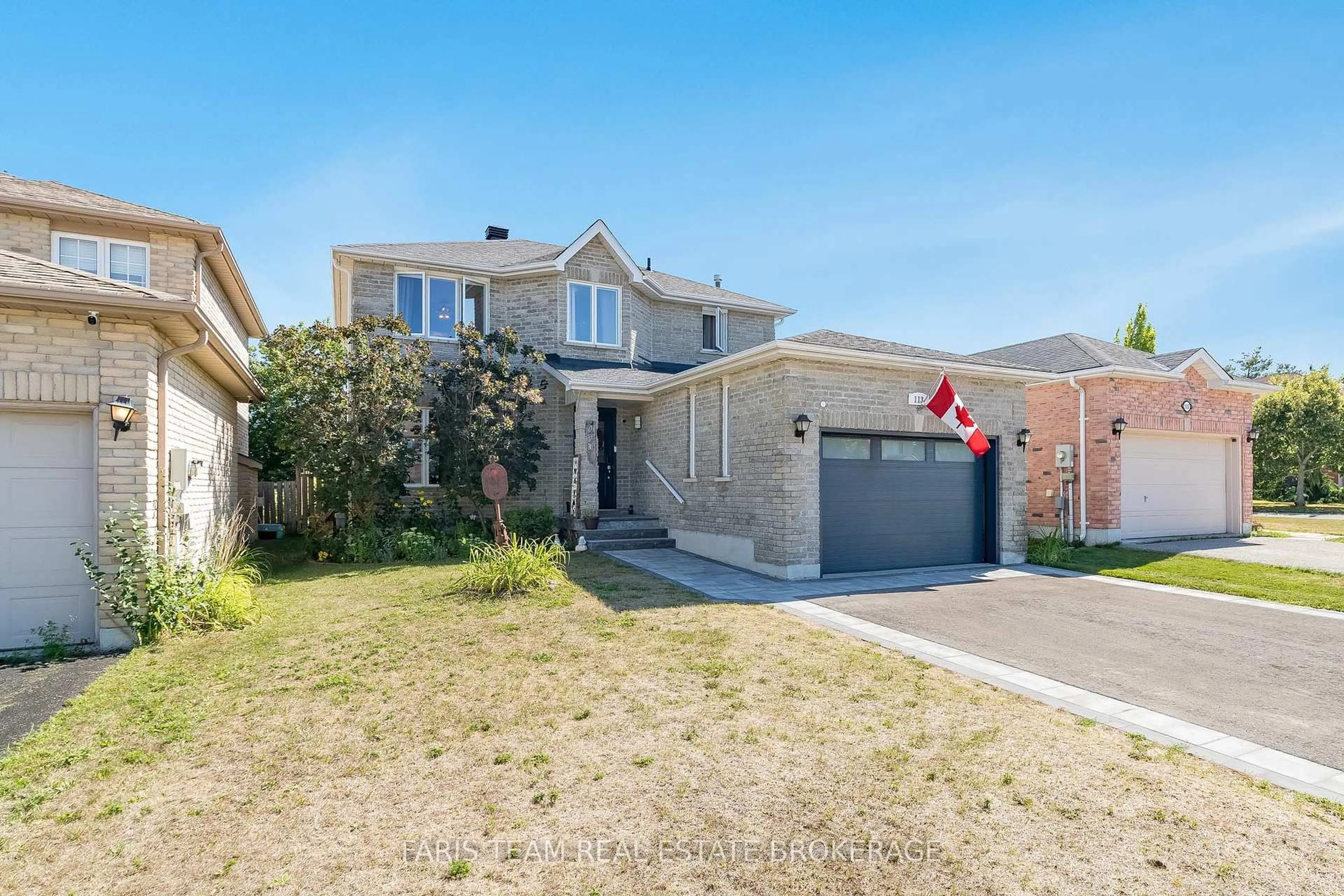 A pic from outside/outdoor area/front of a property/back of a property/a pic from drone, street for 113 Ruffet Dr, Barrie Ontario L4N 0N6