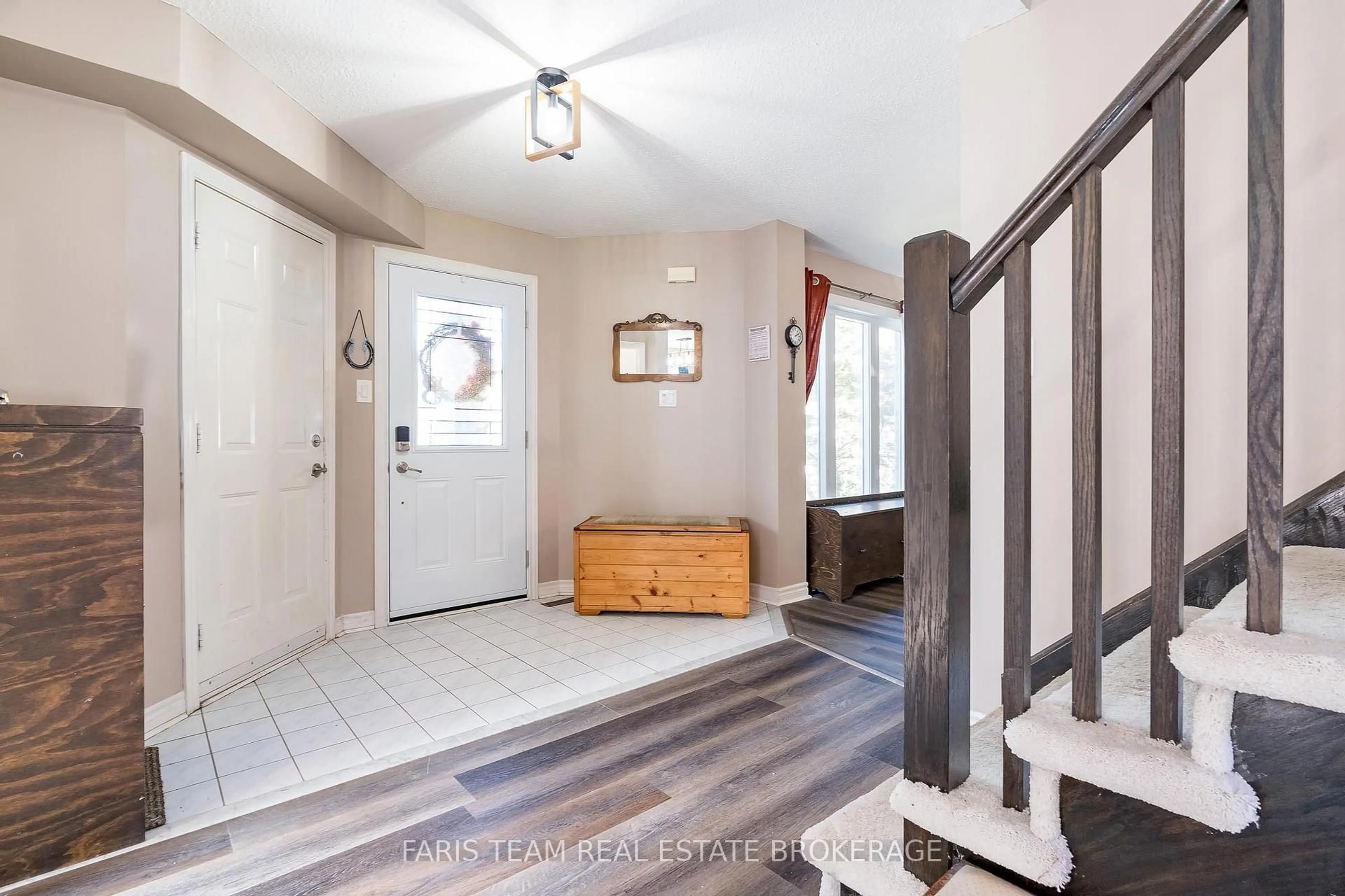 Indoor entryway for 113 Ruffet Dr, Barrie Ontario L4N 0N6