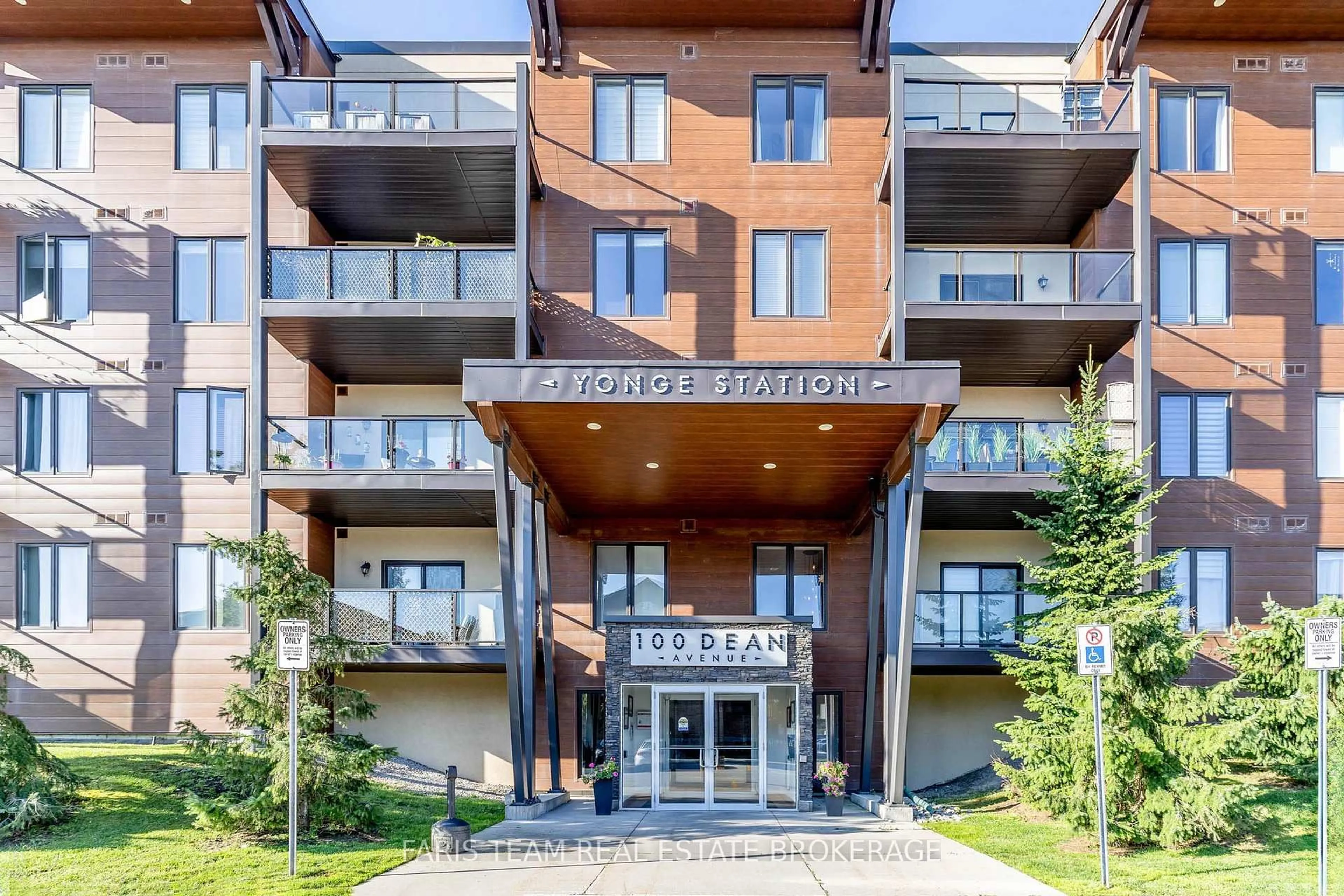 Patio, unknown for 100 Dean Ave #211, Barrie Ontario L4N 0V4