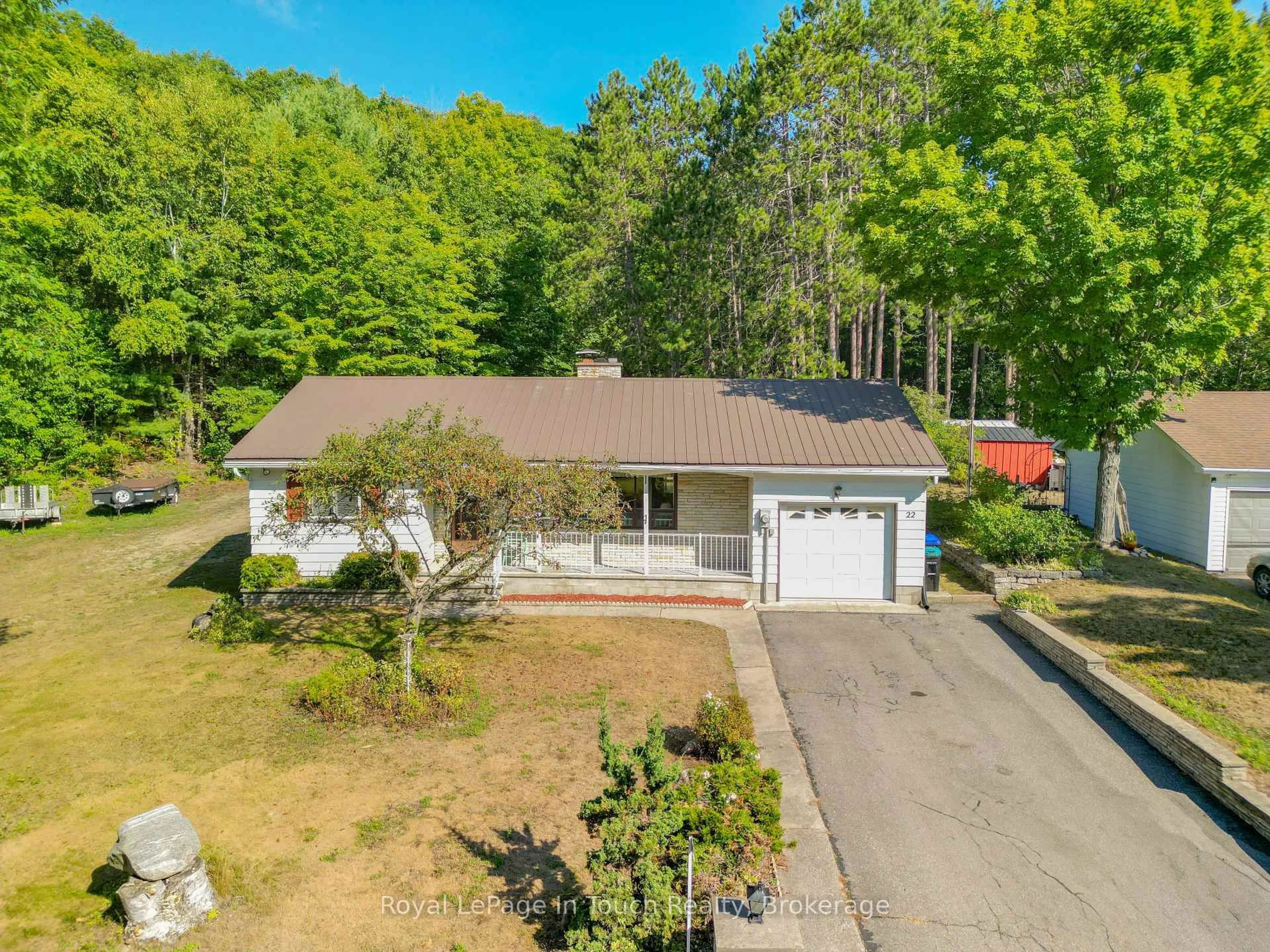 A pic from outside/outdoor area/front of a property/back of a property/a pic from drone, unknown for 22 Glendale Rd, Tiny Ontario L9M 0C2