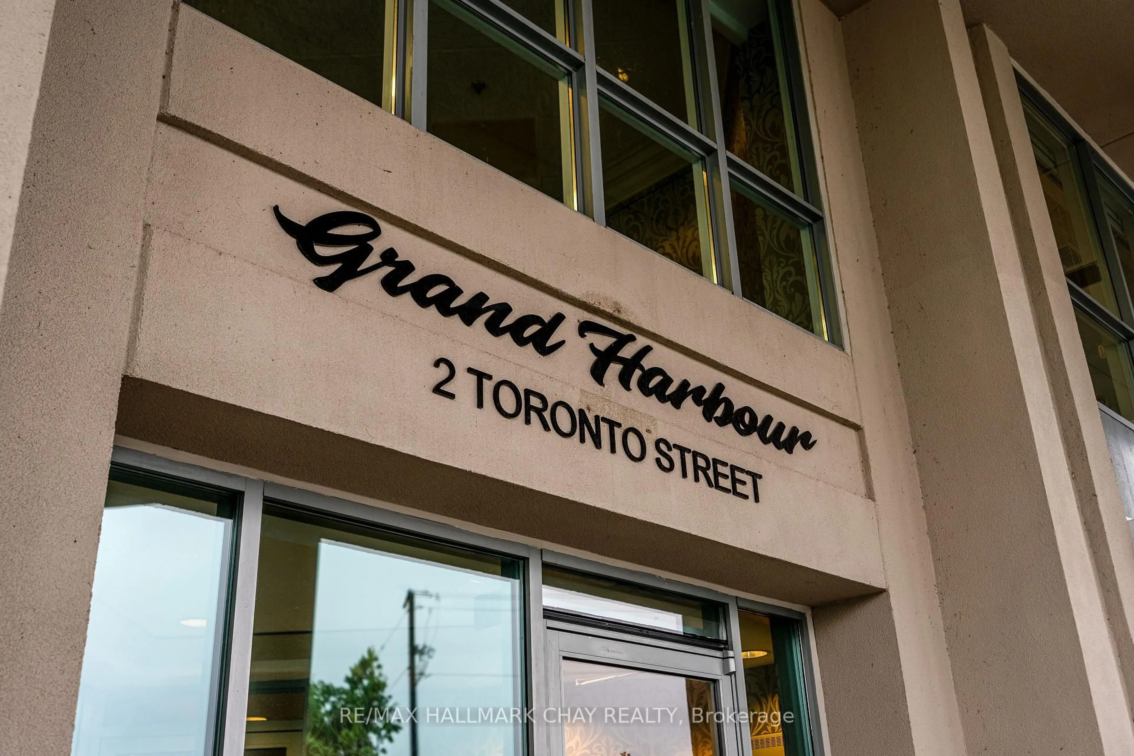Indoor foyer for 2 Toronto St #310, Barrie Ontario L4N 9R2