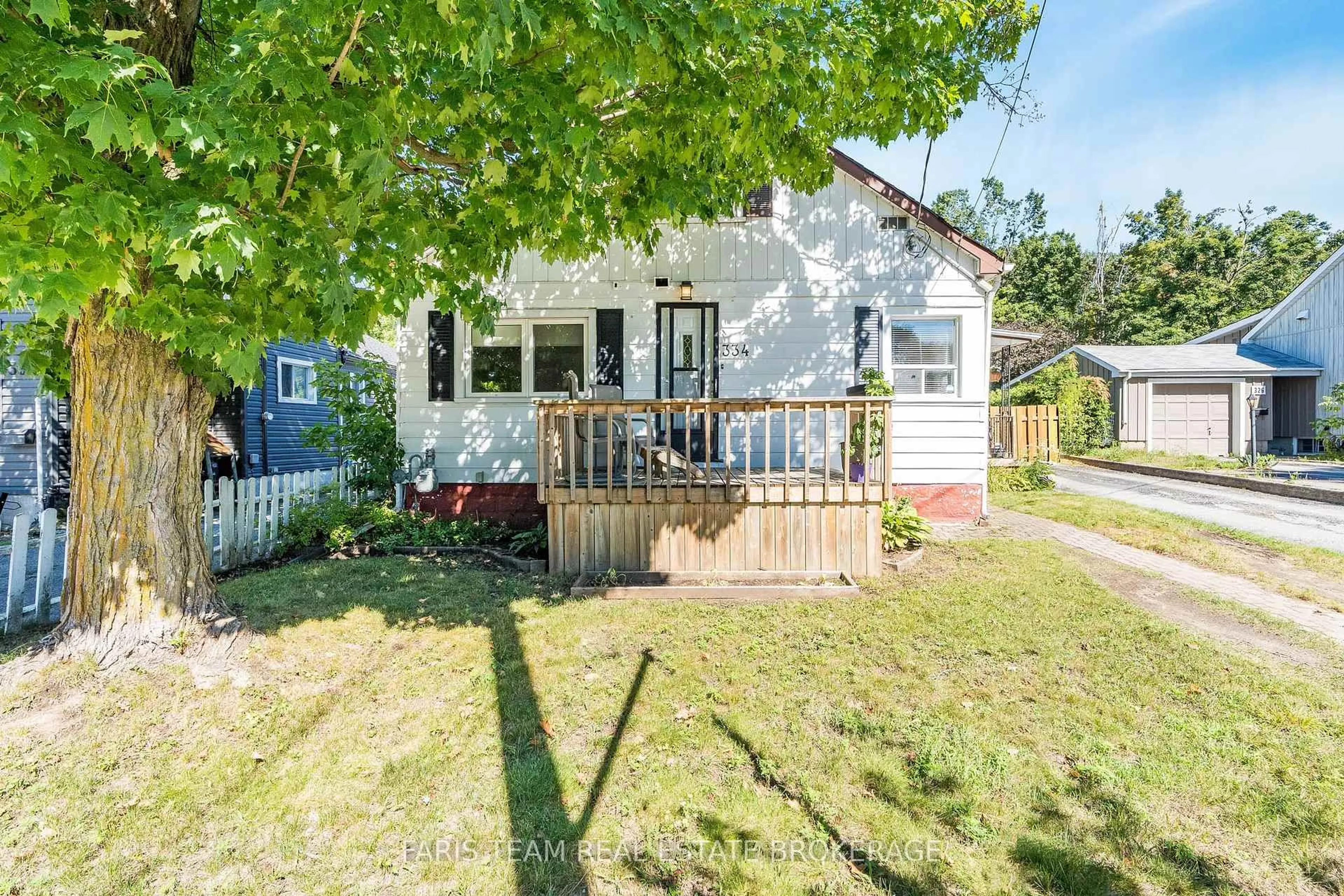 A pic from outside/outdoor area/front of a property/back of a property/a pic from drone, street for 334 Harvey St, Orillia Ontario L3V 3M4