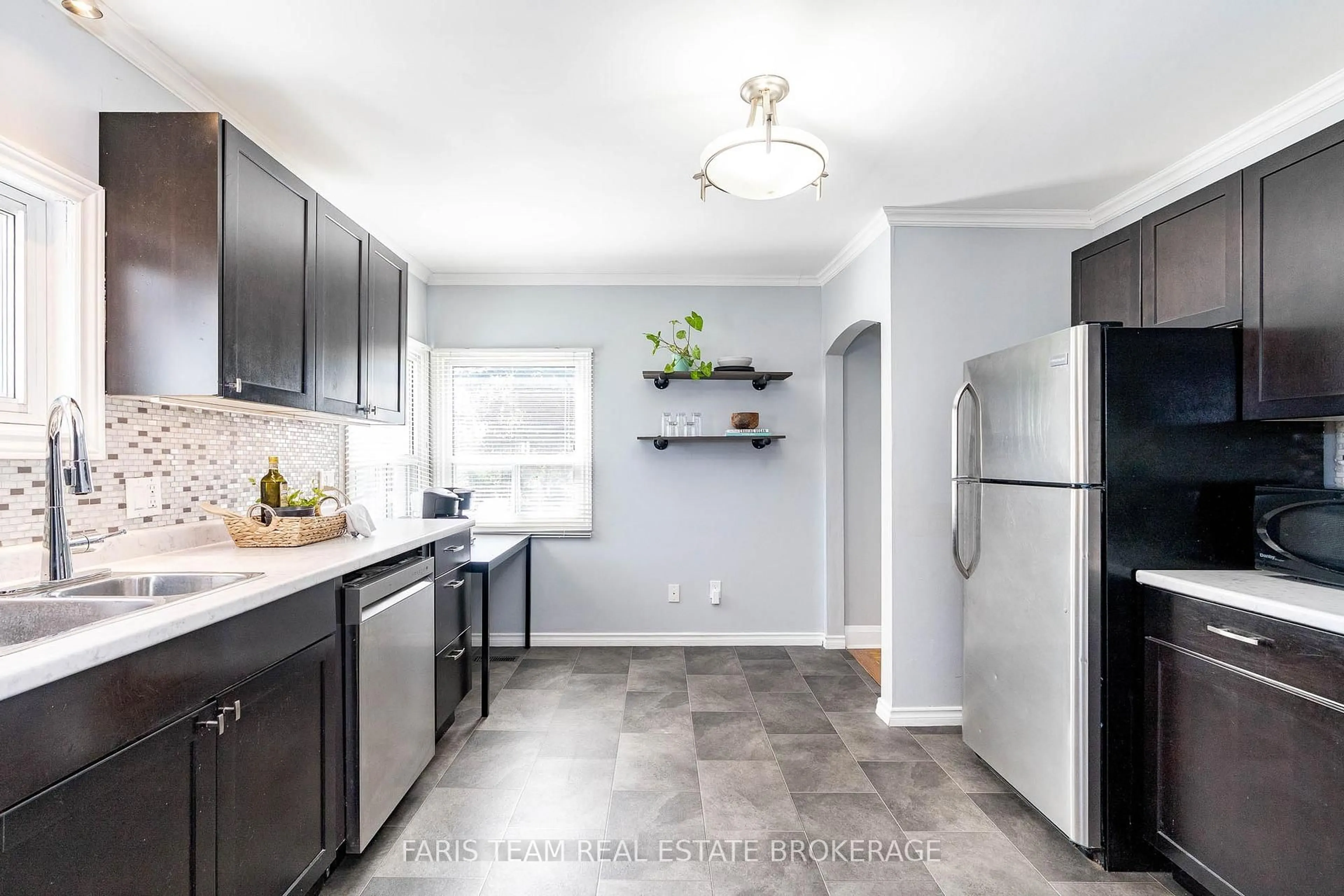 Unknown for 334 Harvey St, Orillia Ontario L3V 3M4