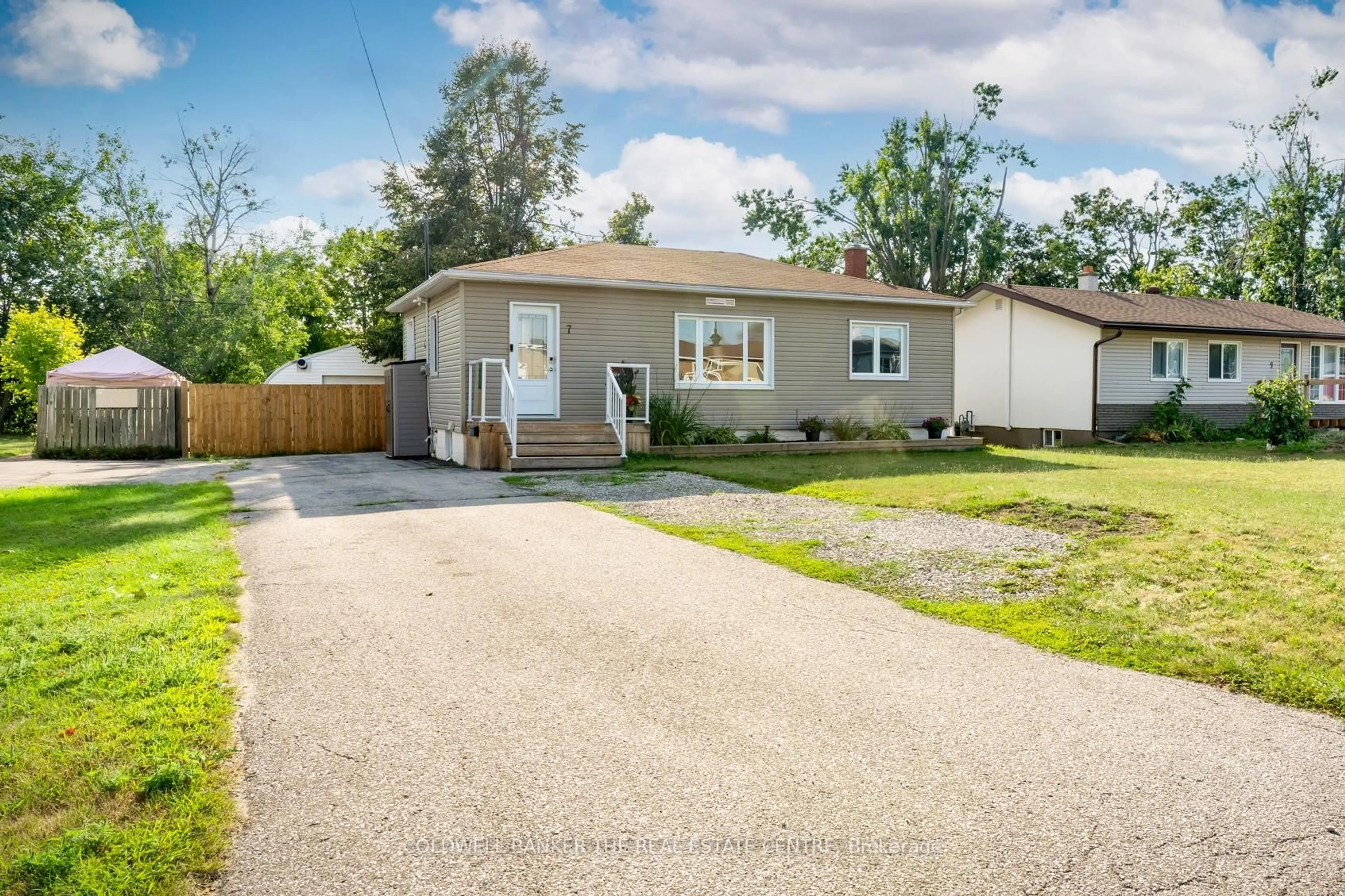 Home with vinyl exterior material, street for 7 LEACH St, Orillia Ontario L3V 5N6